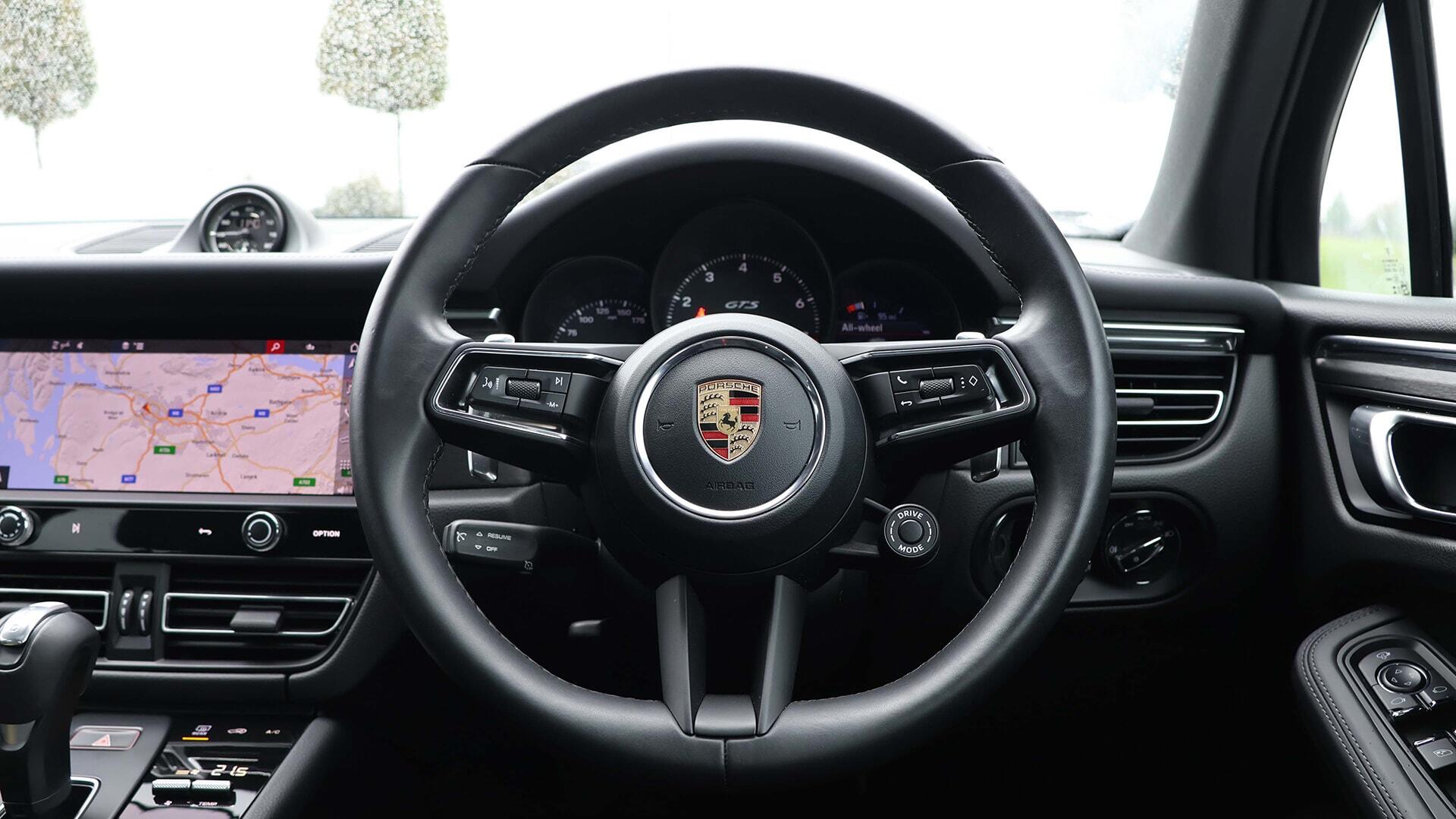 Porsche Macan view 21