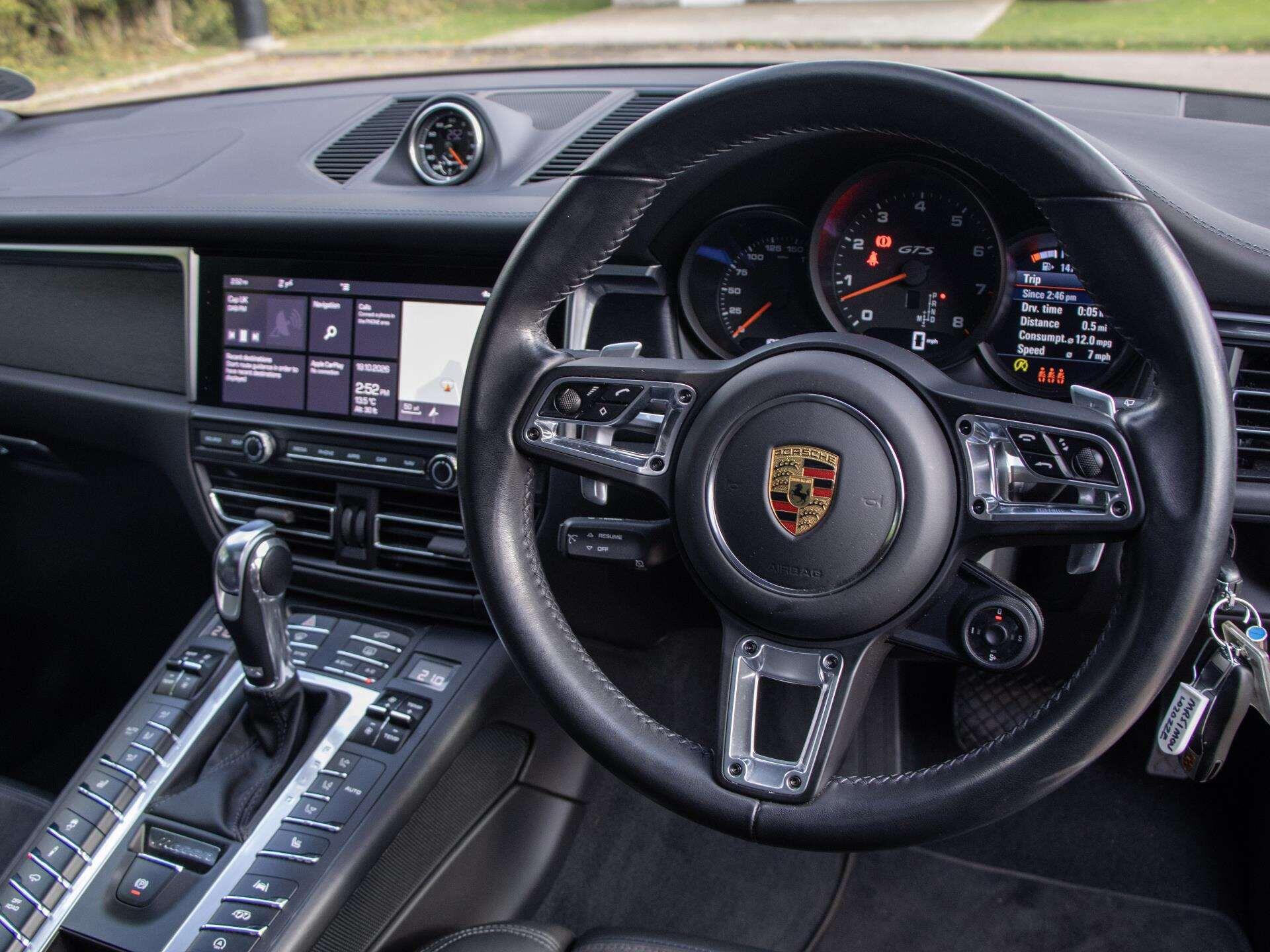Porsche Macan view 14