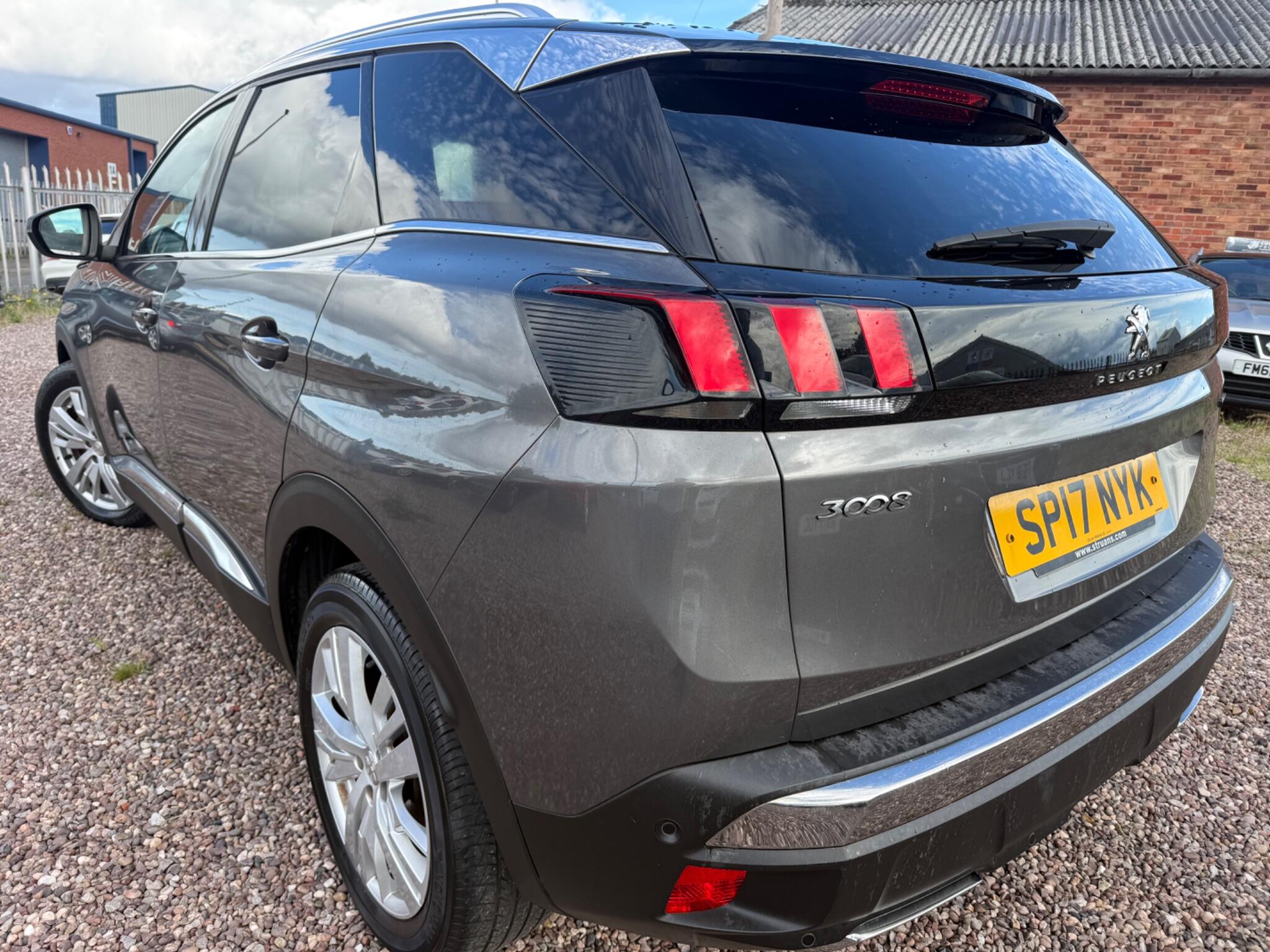 Peugeot 3008 view 13