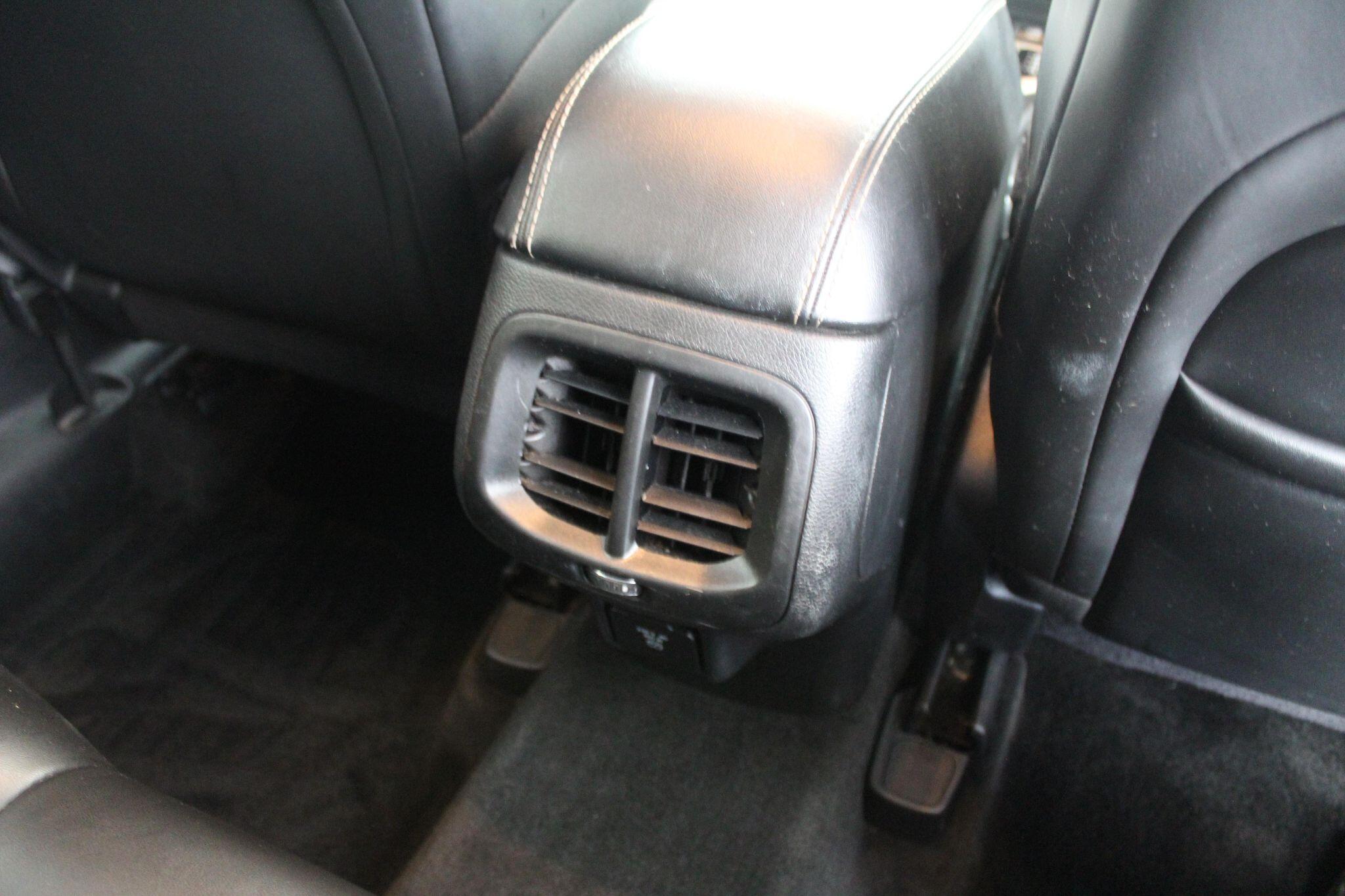 Jeep Cherokee view 53