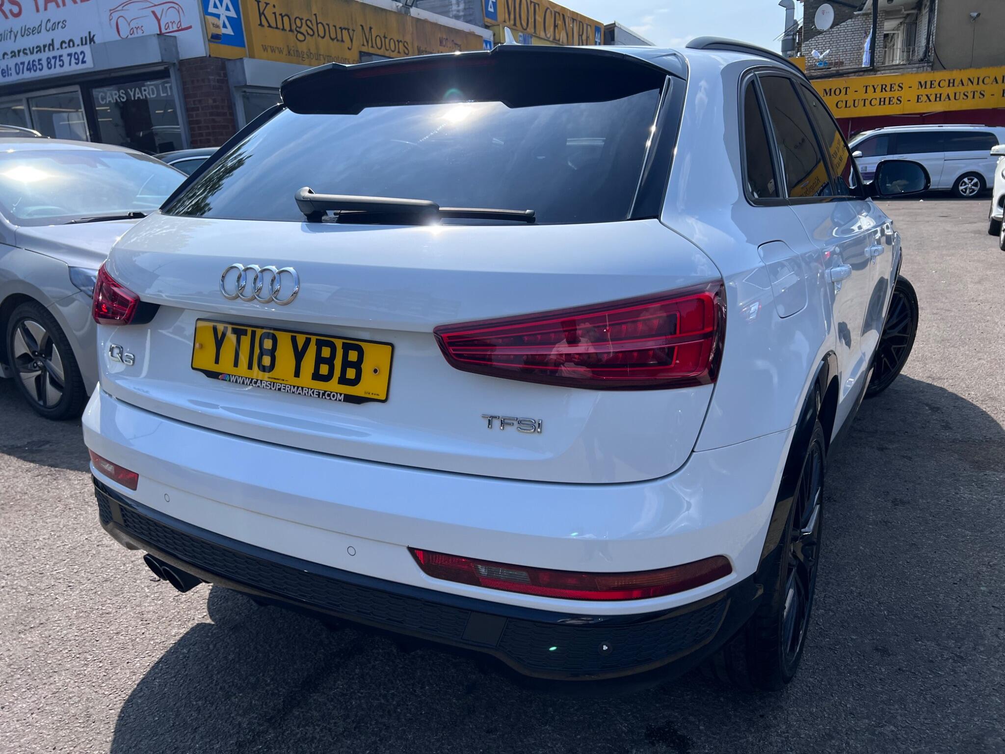 Audi Q3 view 11