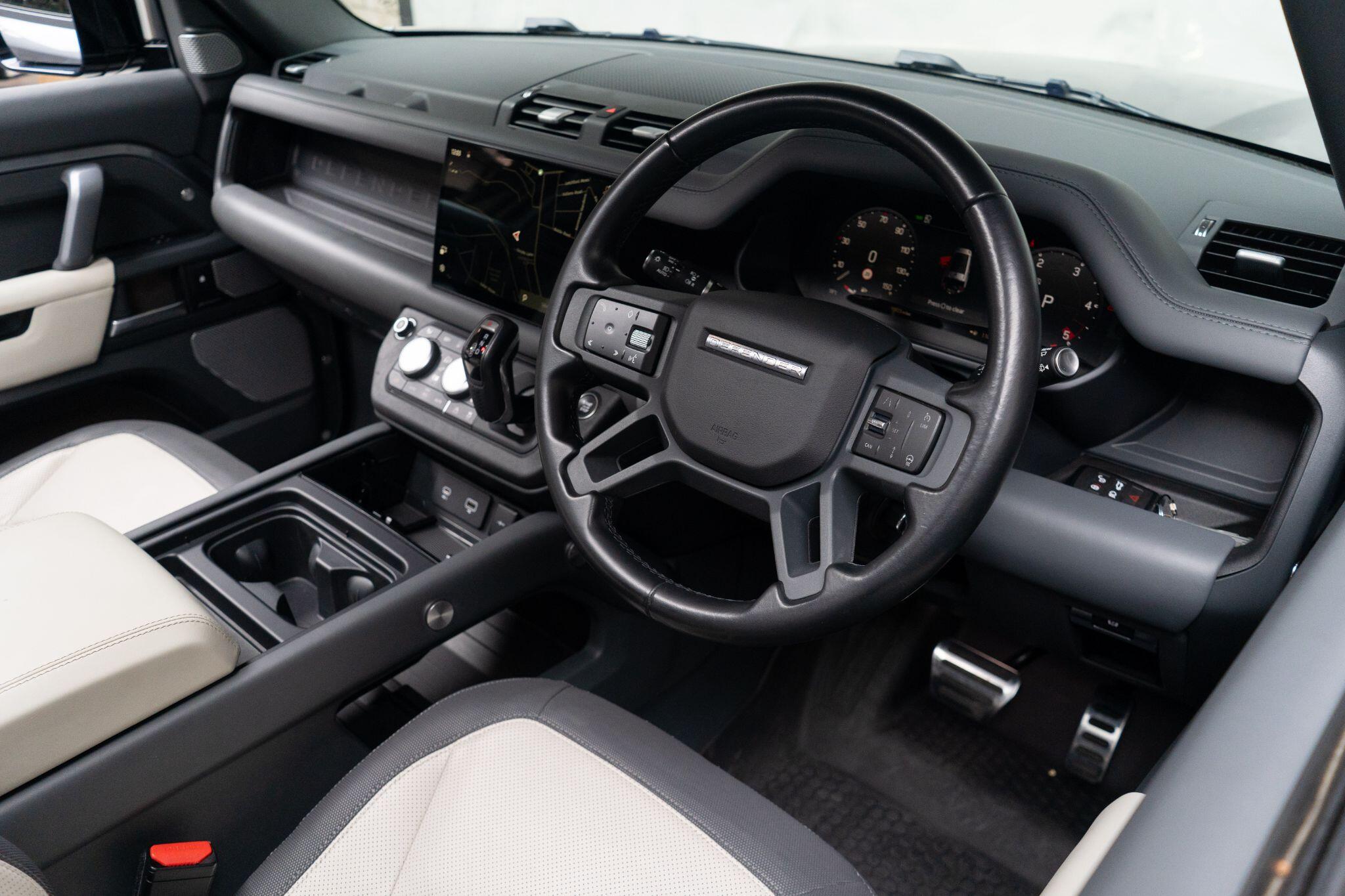 Land Rover Defender view 19