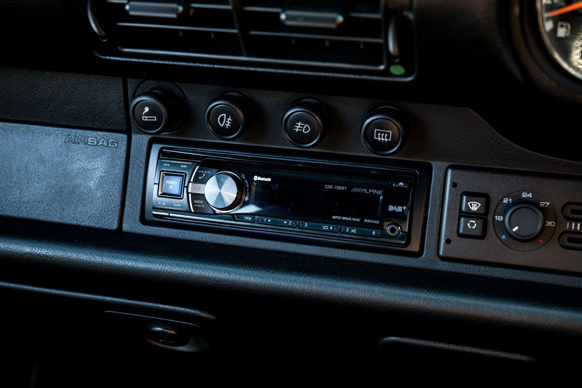 Porsche 911 view 39