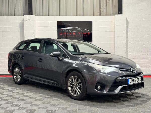 Grey 2016 Toyota Avensis Estate Front-wheel drive Manual