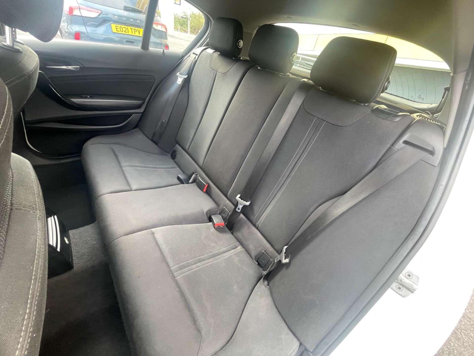 BMW 1 Series view 25