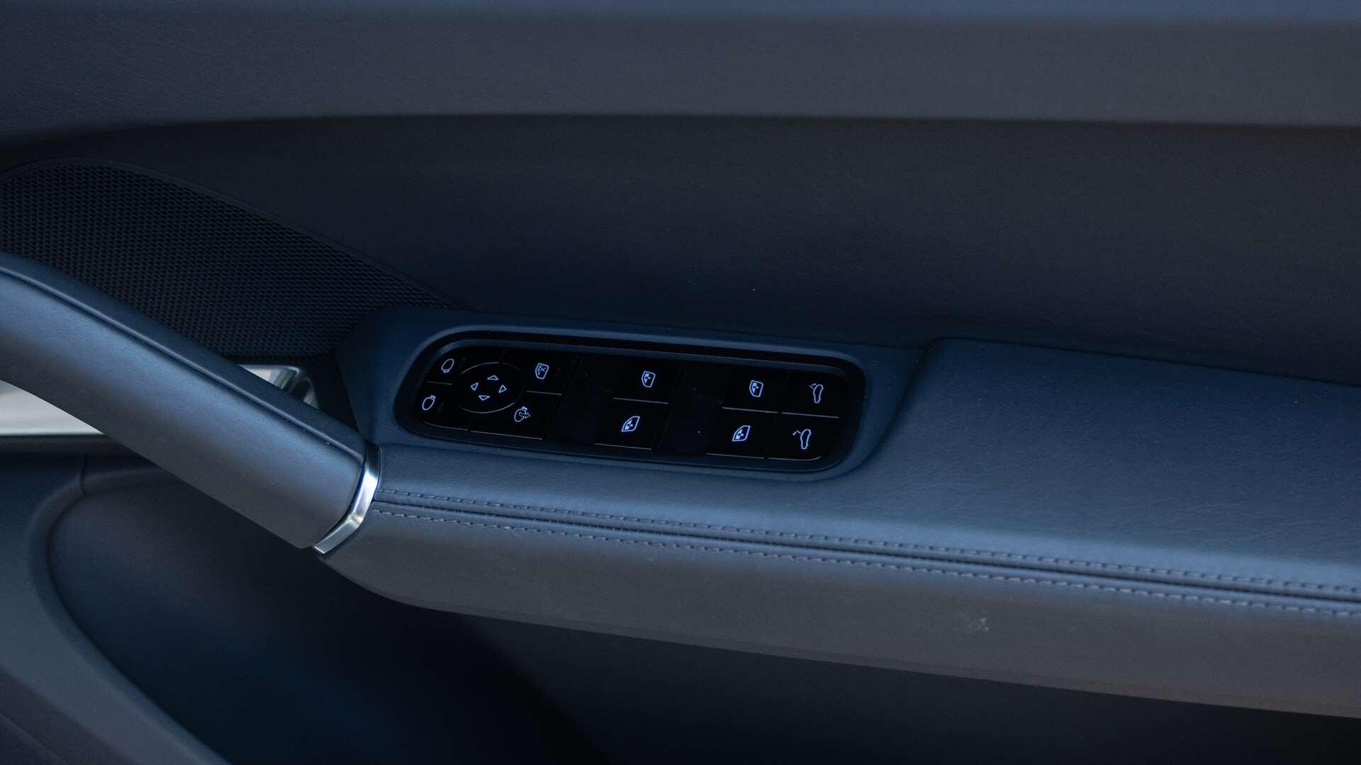 Porsche Cayenne view 33