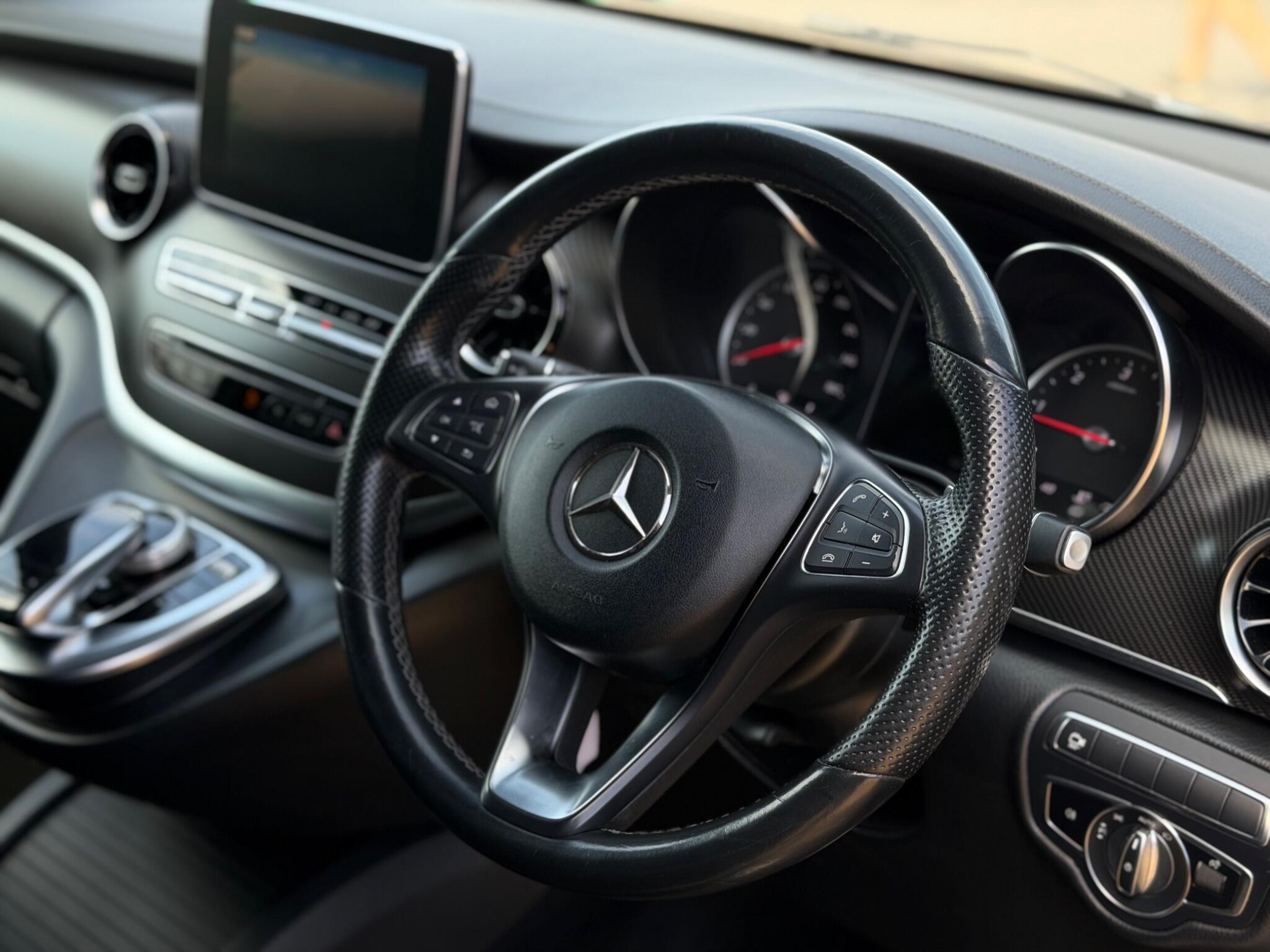 Mercedes-Benz V-Class view 45