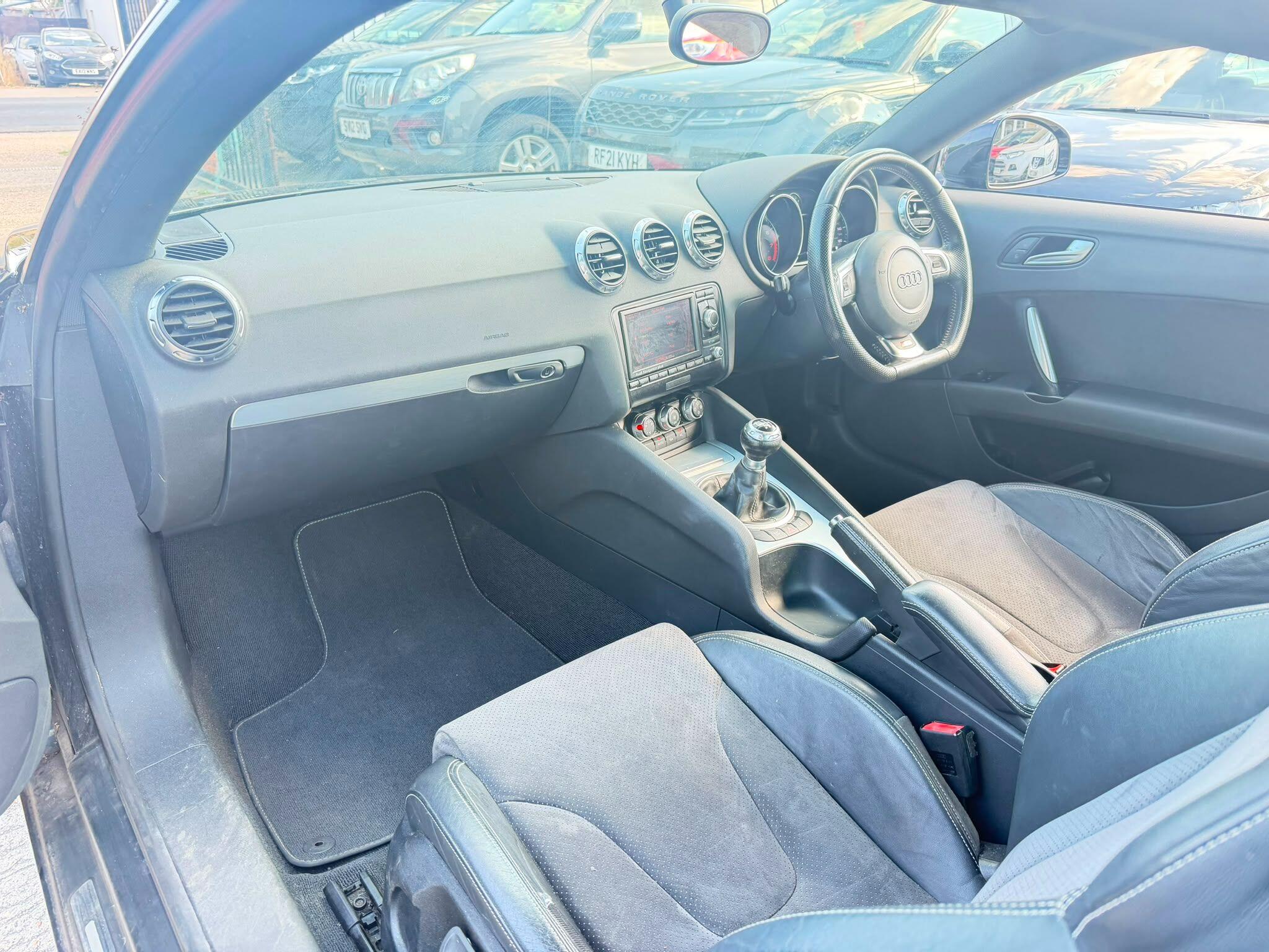 Audi TT view 14