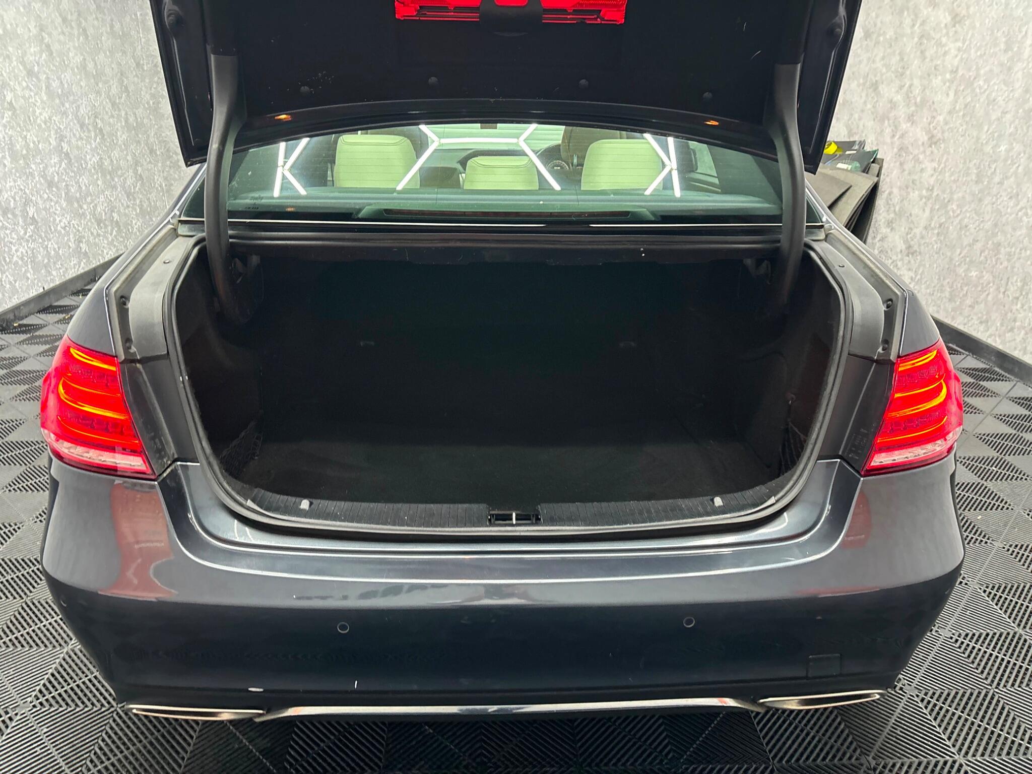 Mercedes-Benz E Class view 33