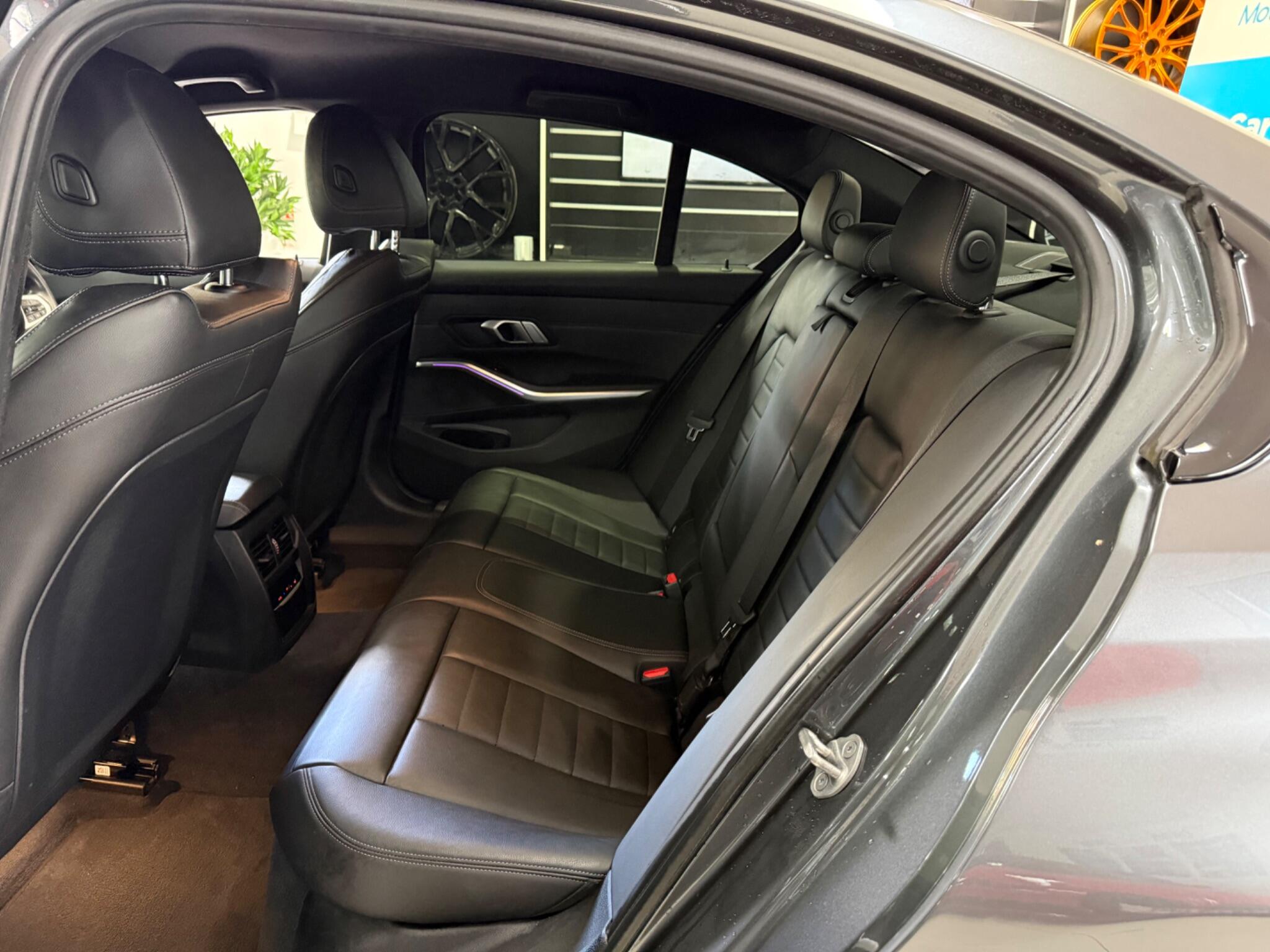 BMW 3 Series view 31