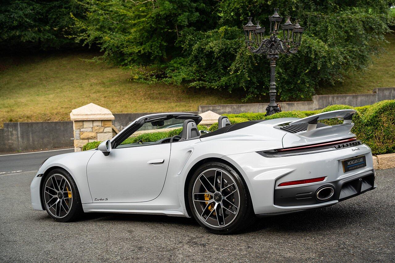 Porsche 911 view 104