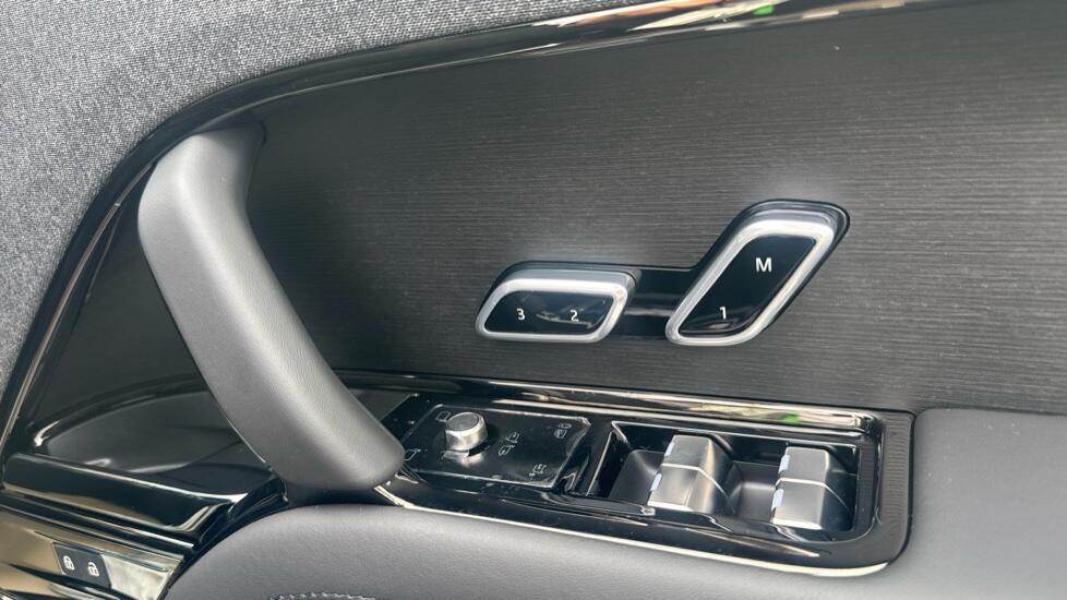 Land Rover Range Rover Sport view 22