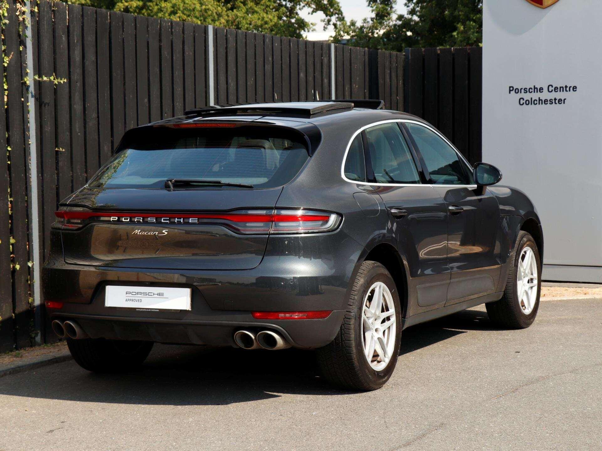 Porsche Macan view 36