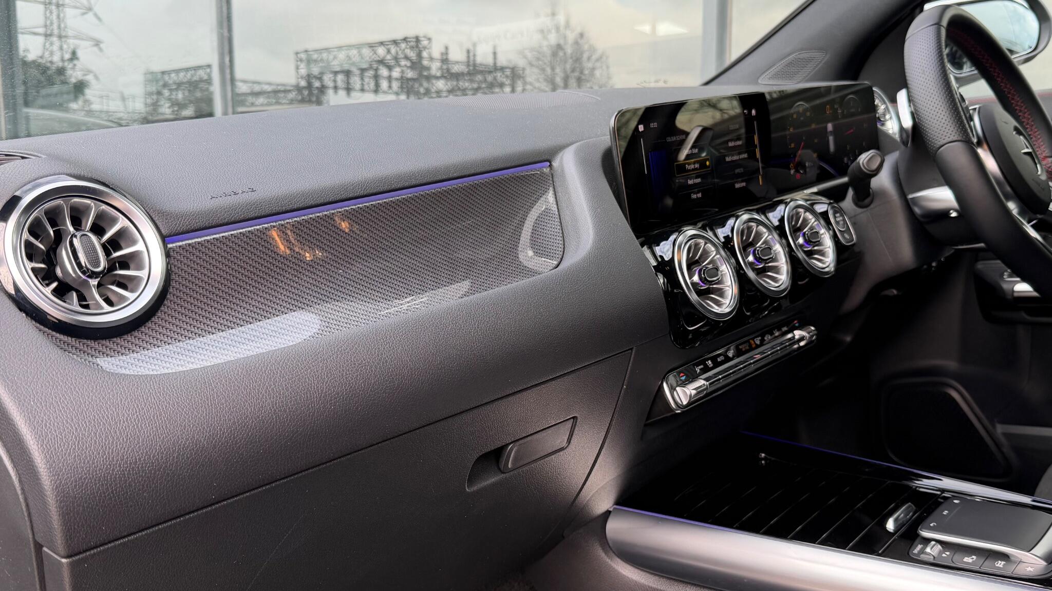 Mercedes-Benz Gla view 28