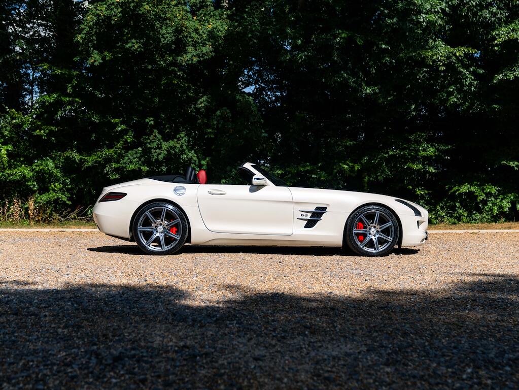 Mercedes-Benz SLS view 19