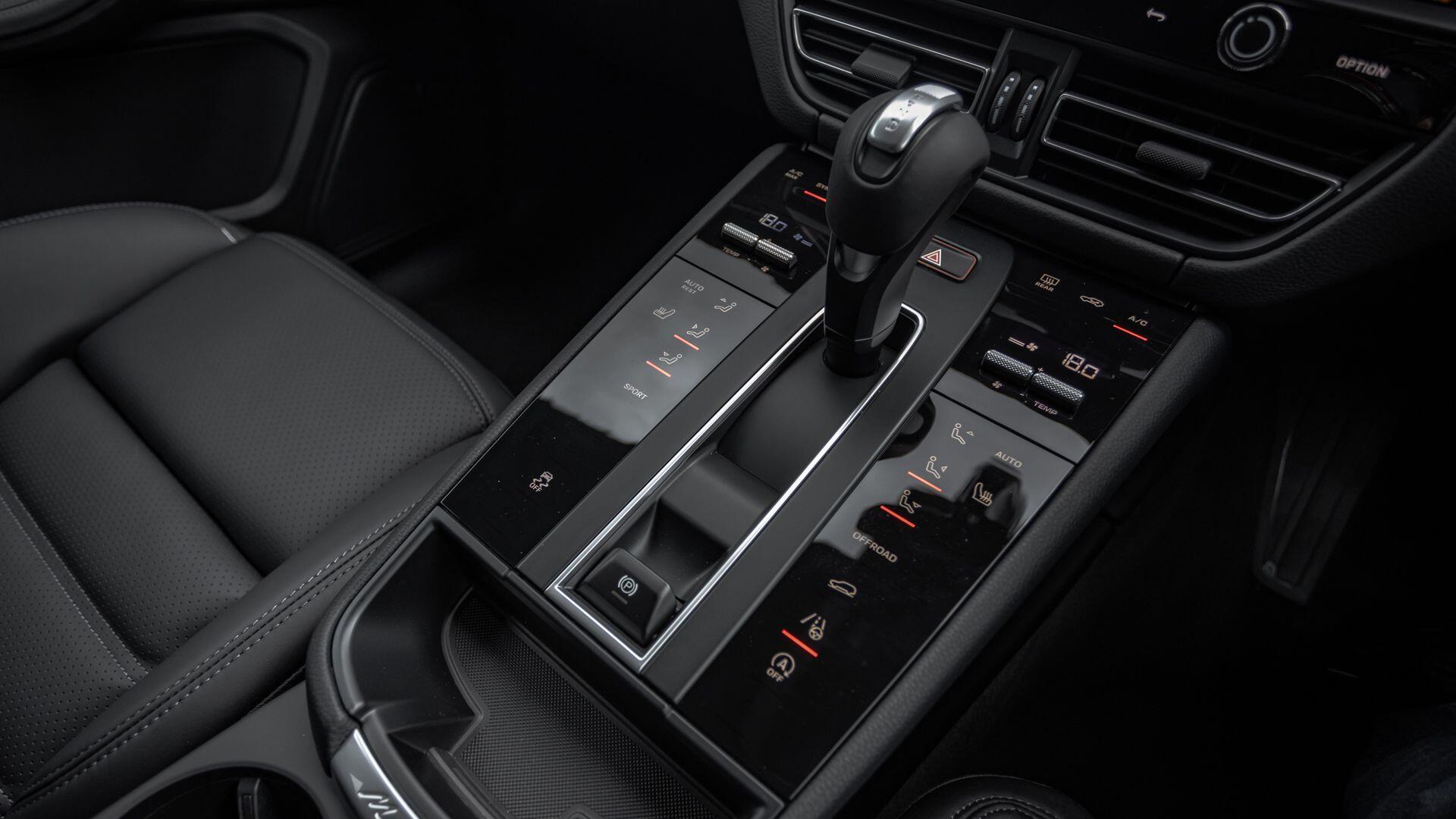 Porsche Macan view 13