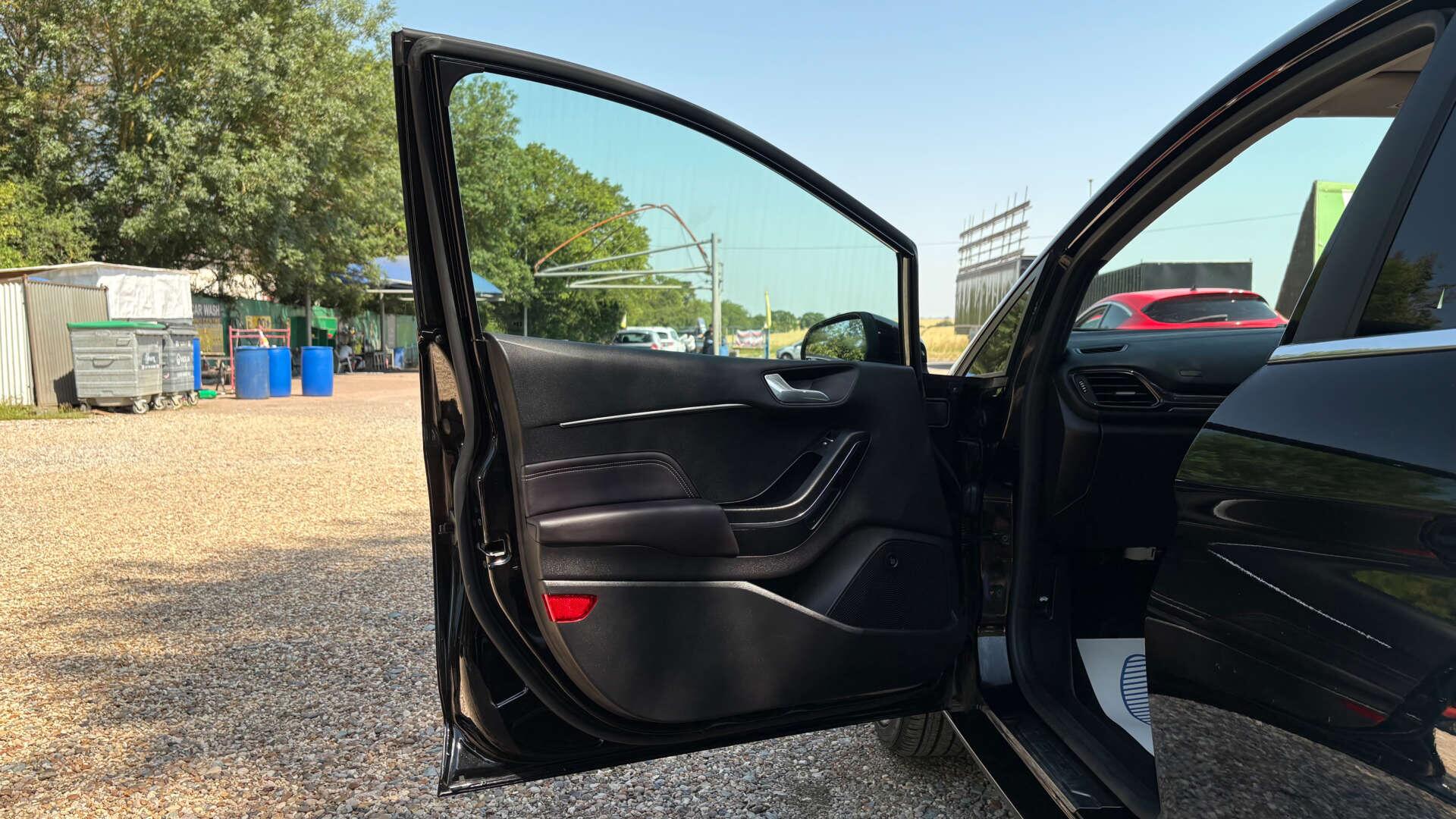 Ford Fiesta view 38