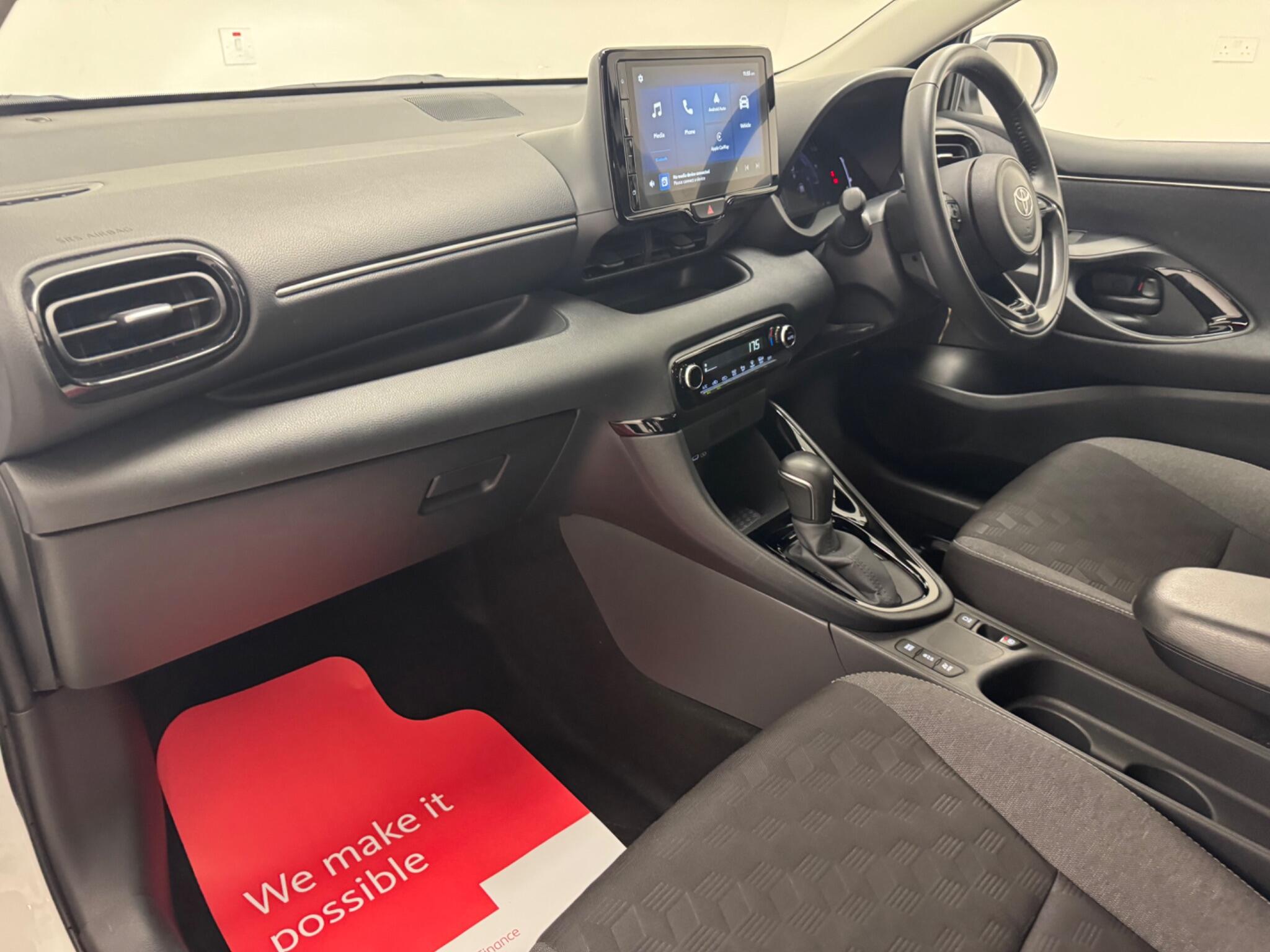 Toyota Yaris view 14