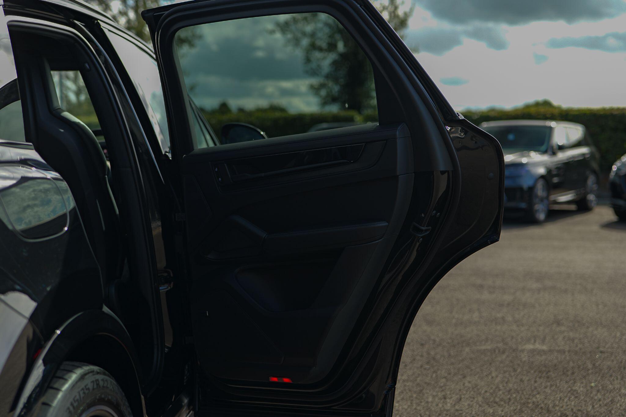Porsche Cayenne view 36