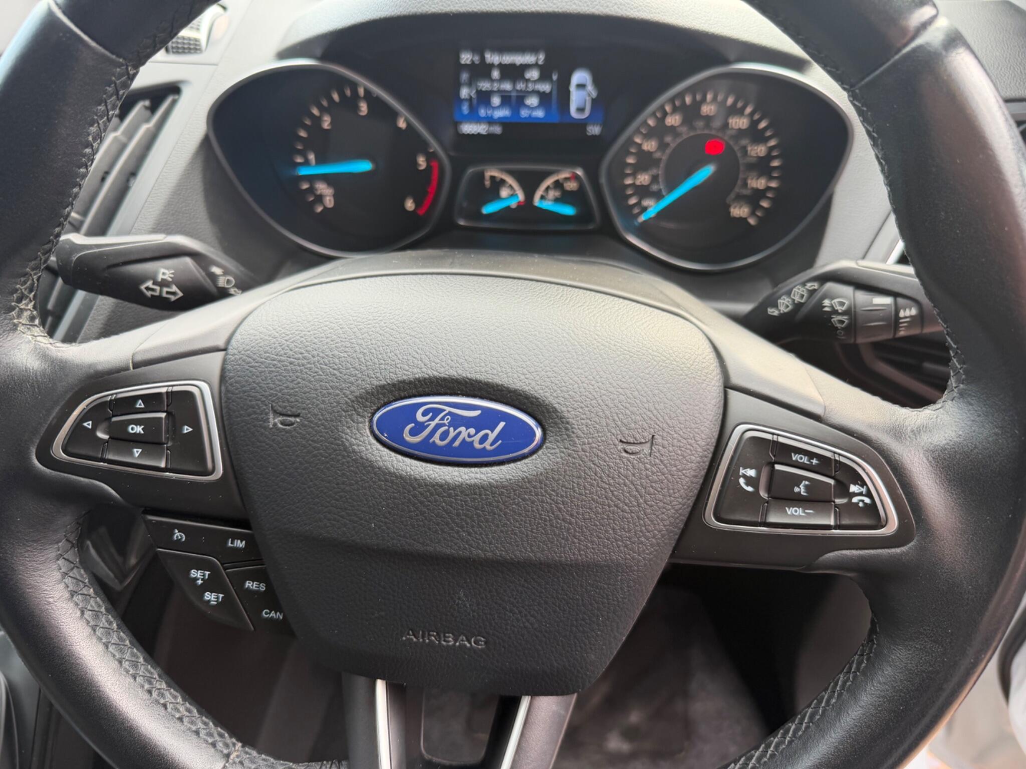 Ford Kuga view 3