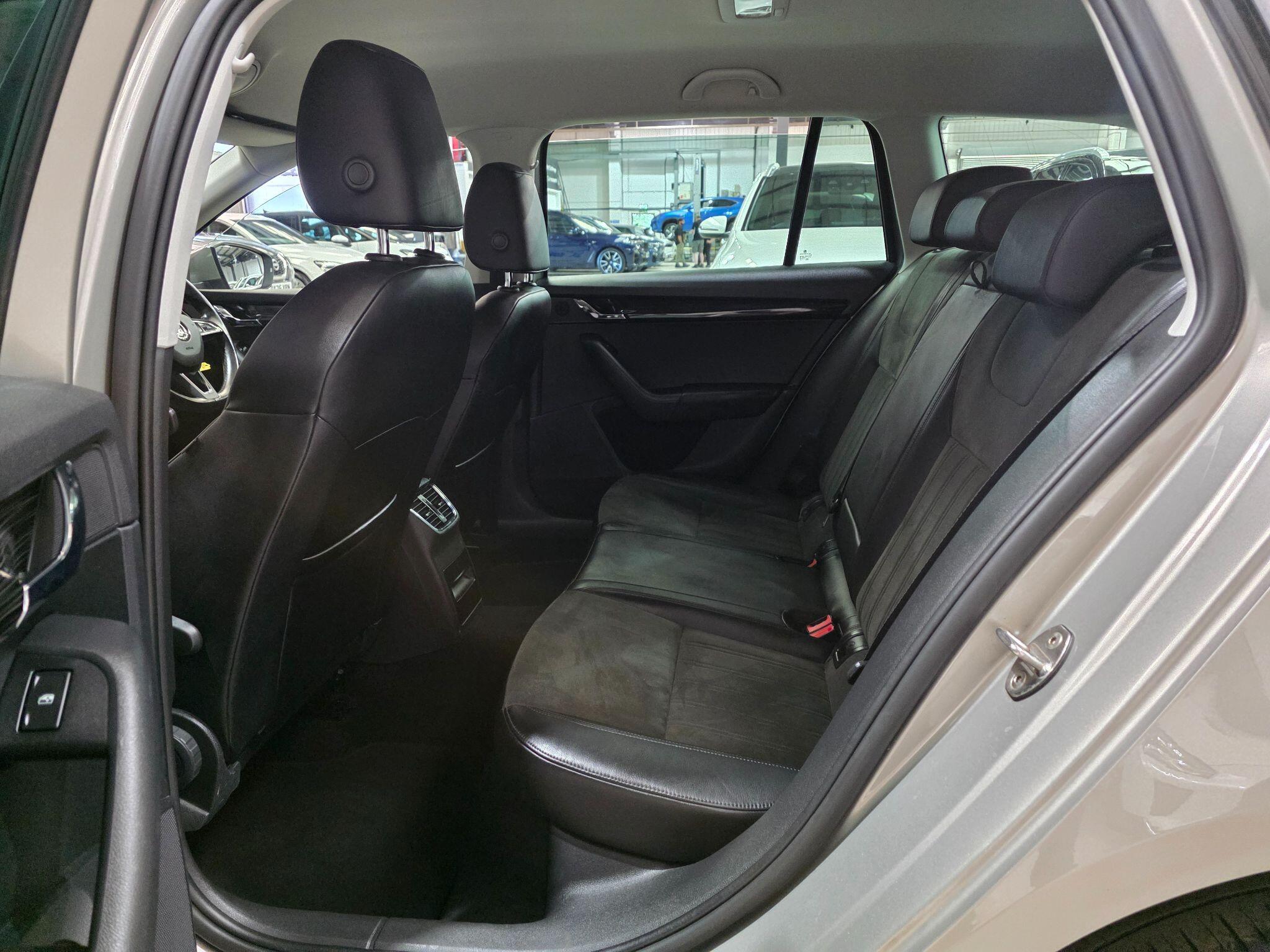 Skoda Octavia view 23