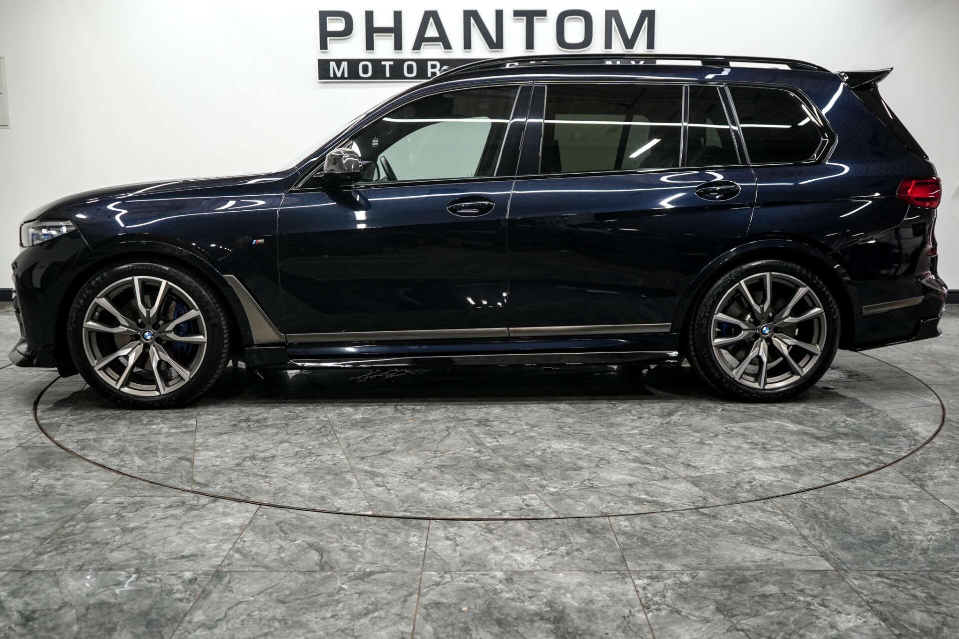 BMW X7 view 3