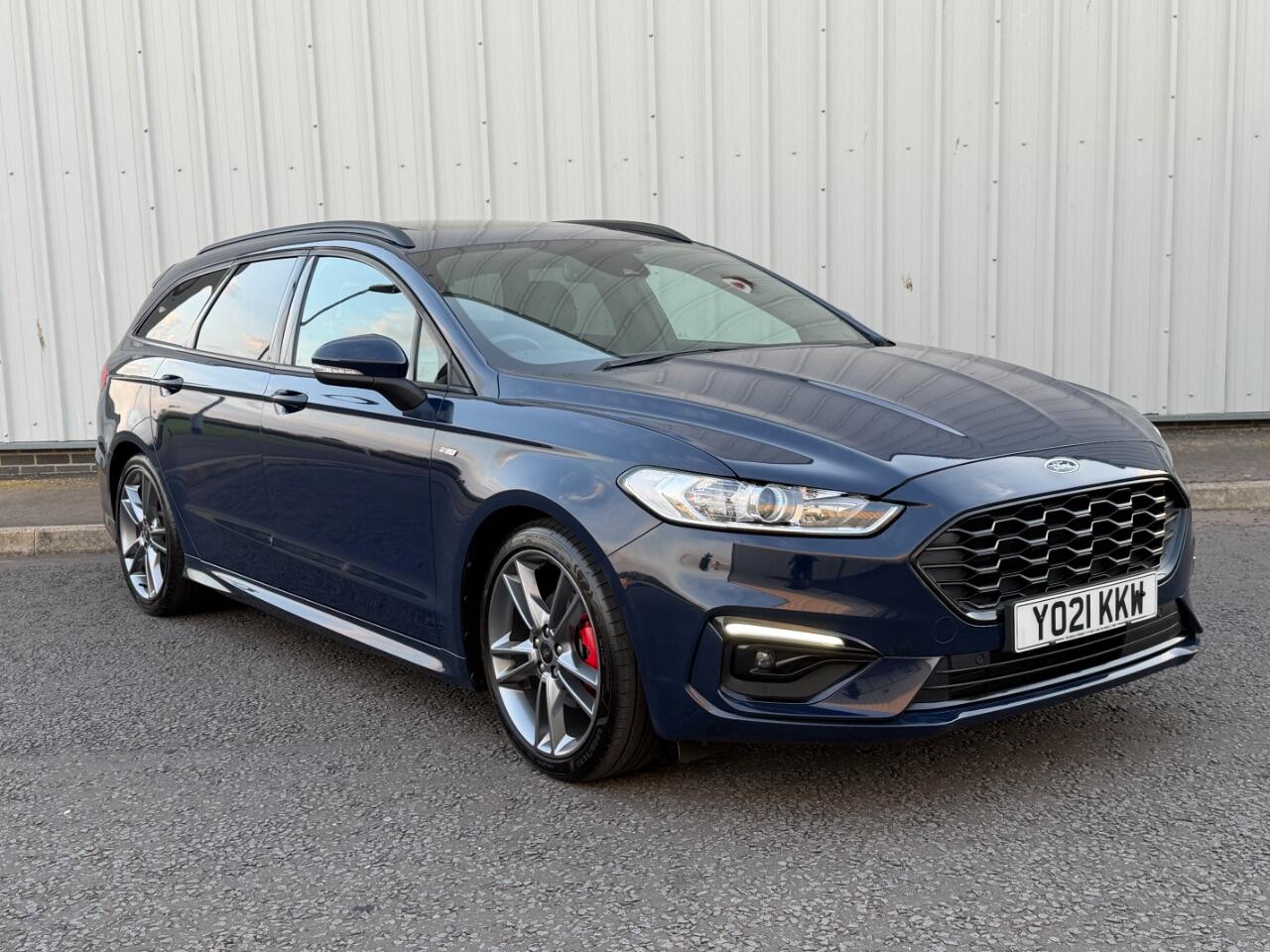 Ford Mondeo view 2