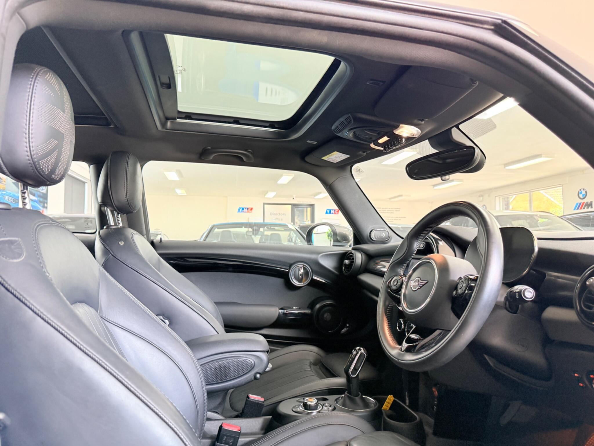 MINI Hatch view 44