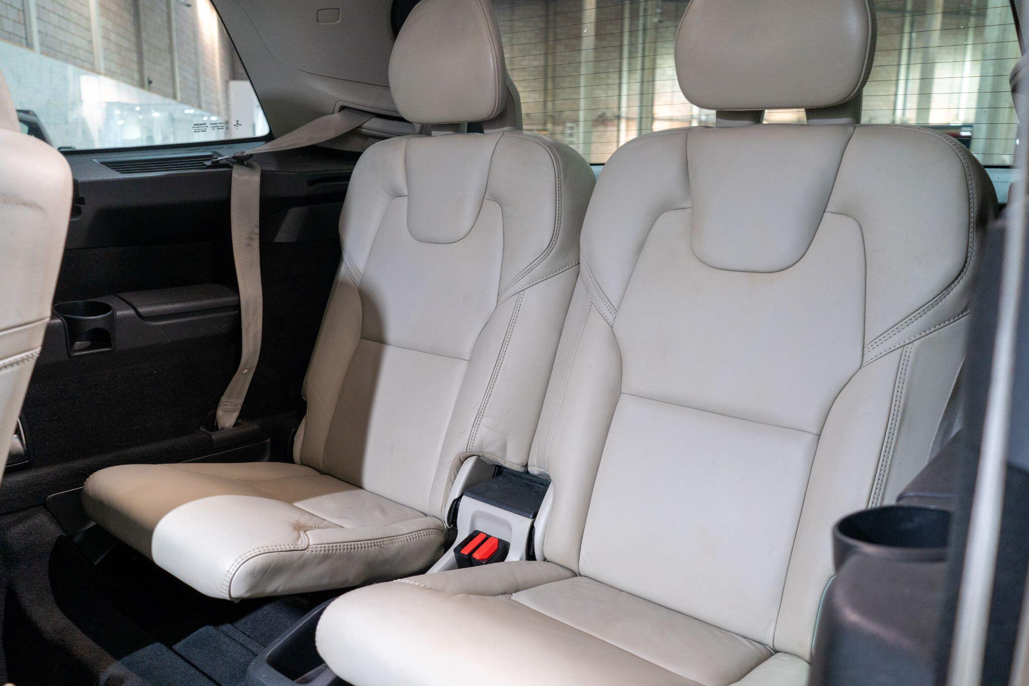 Volvo XC90 view 22