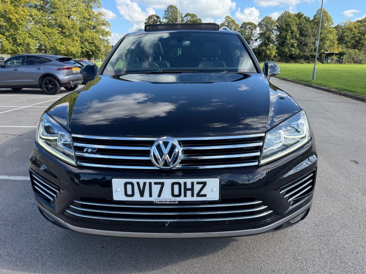 Volkswagen Touareg view 14