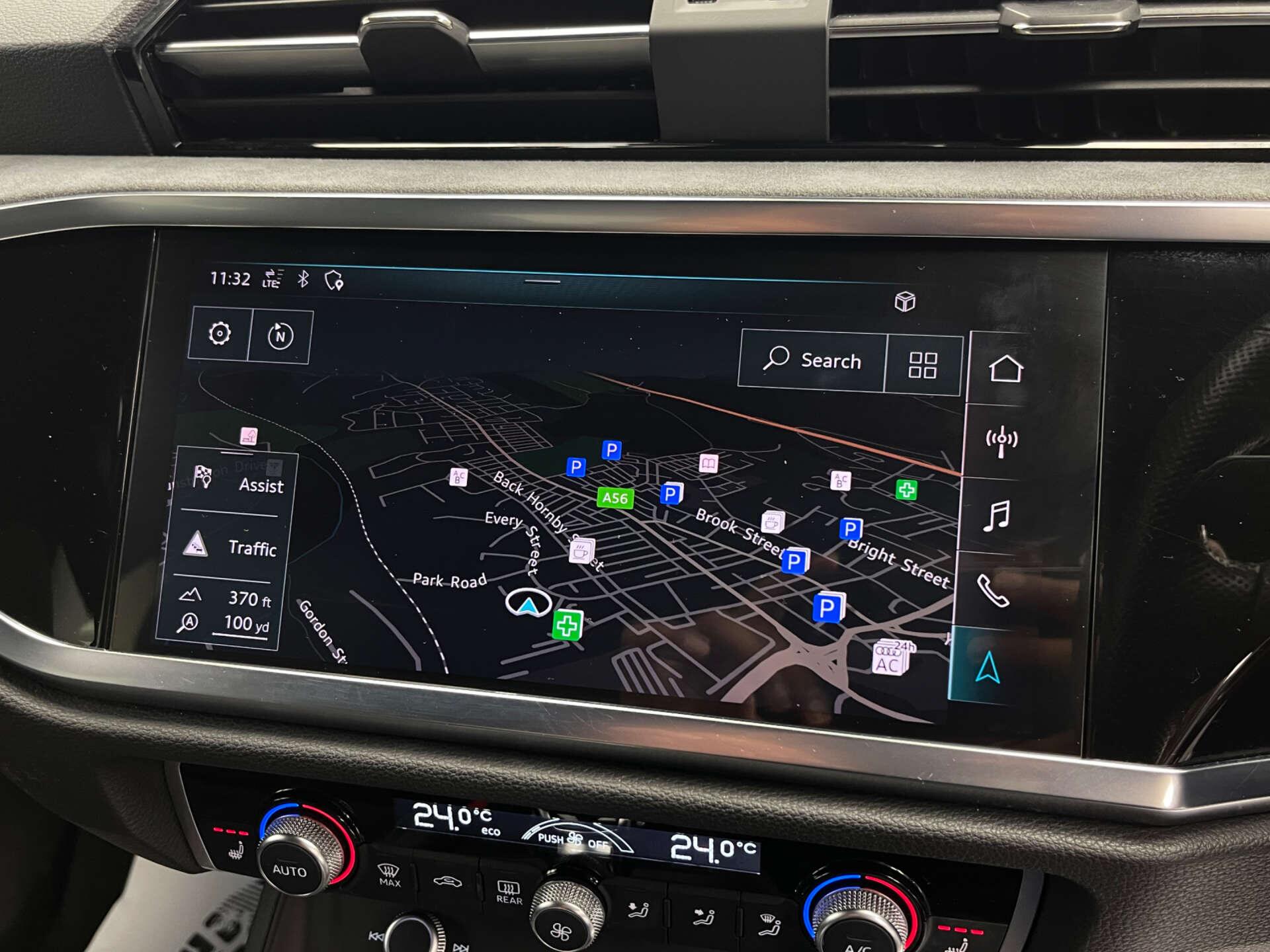 Audi Q3 view 23