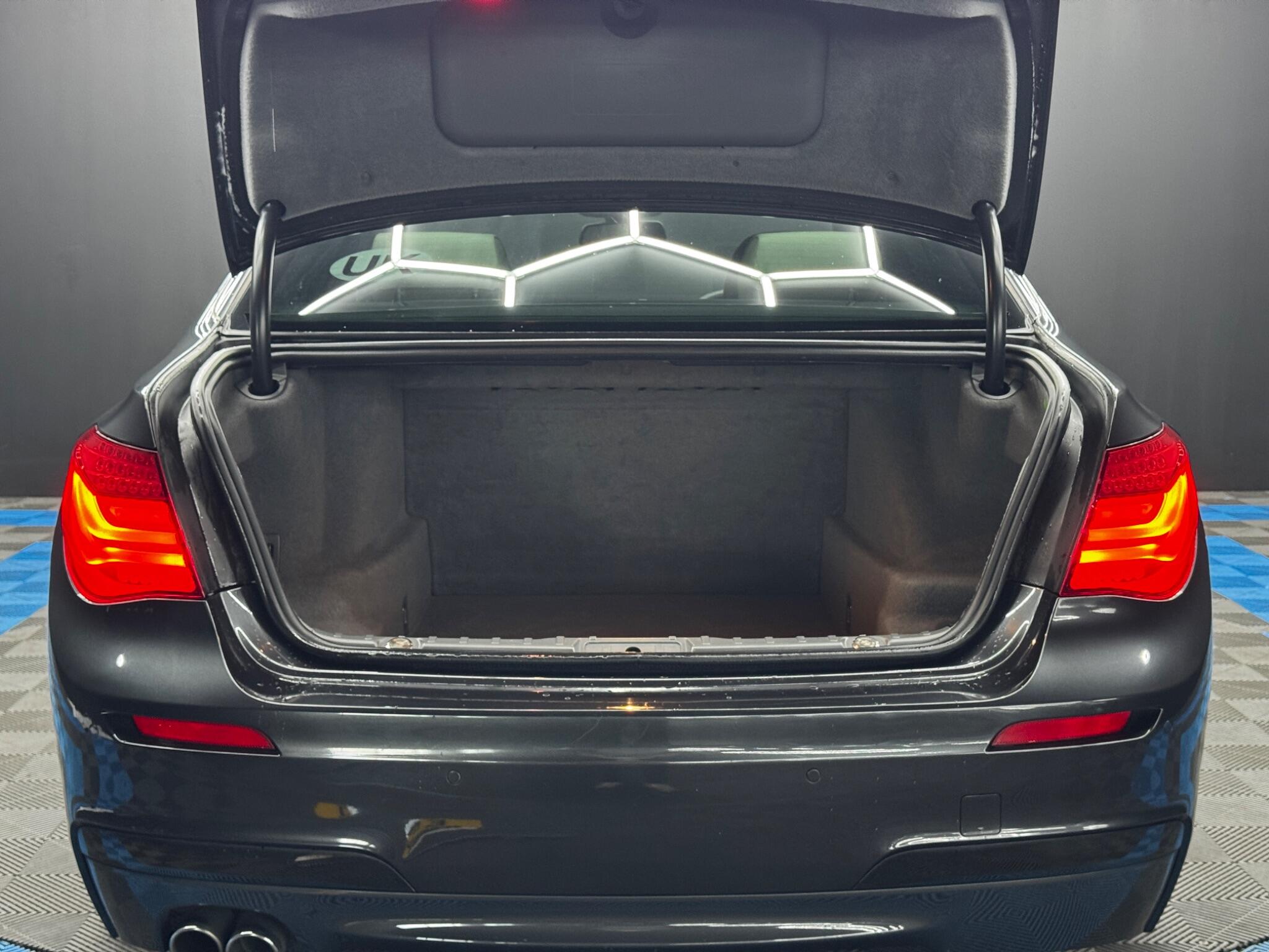 BMW 7 Series view 41