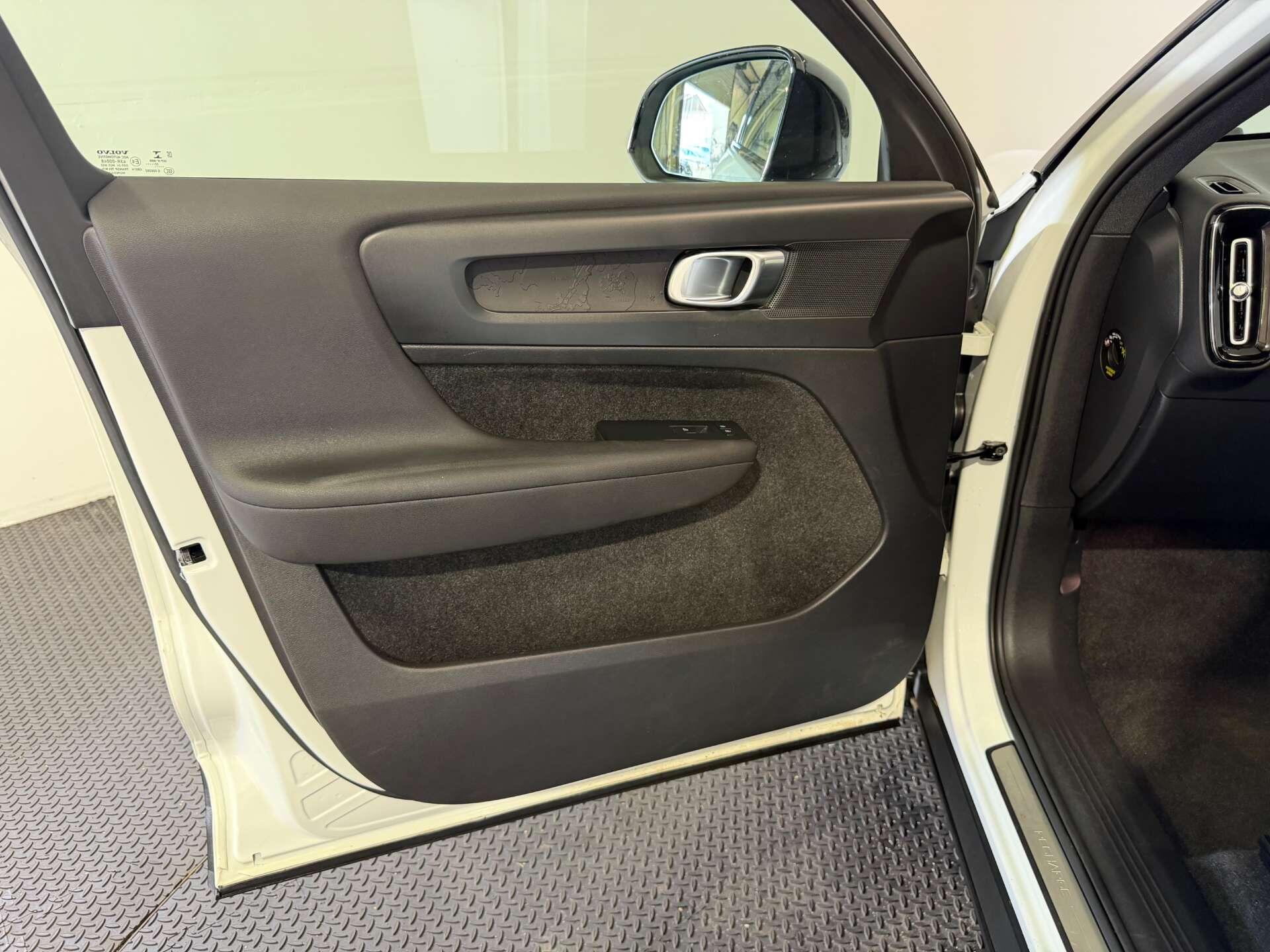 Volvo XC40 view 59