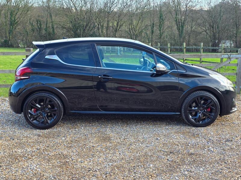 2016 Peugeot 208 image 4