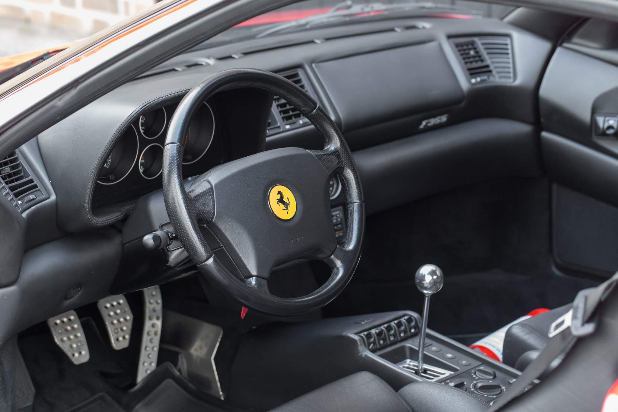 Ferrari F355 view 28