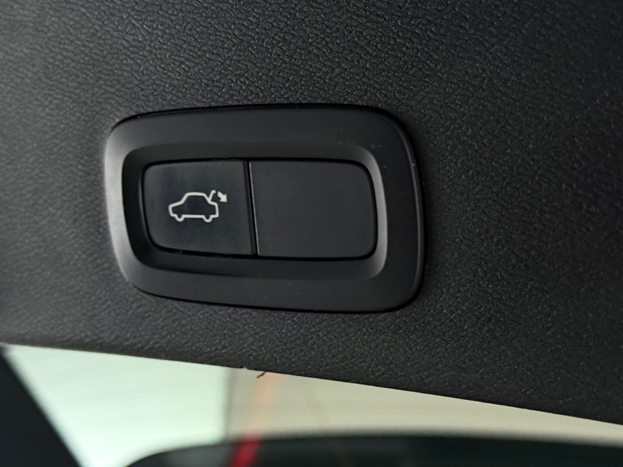 Volvo XC40 view 11