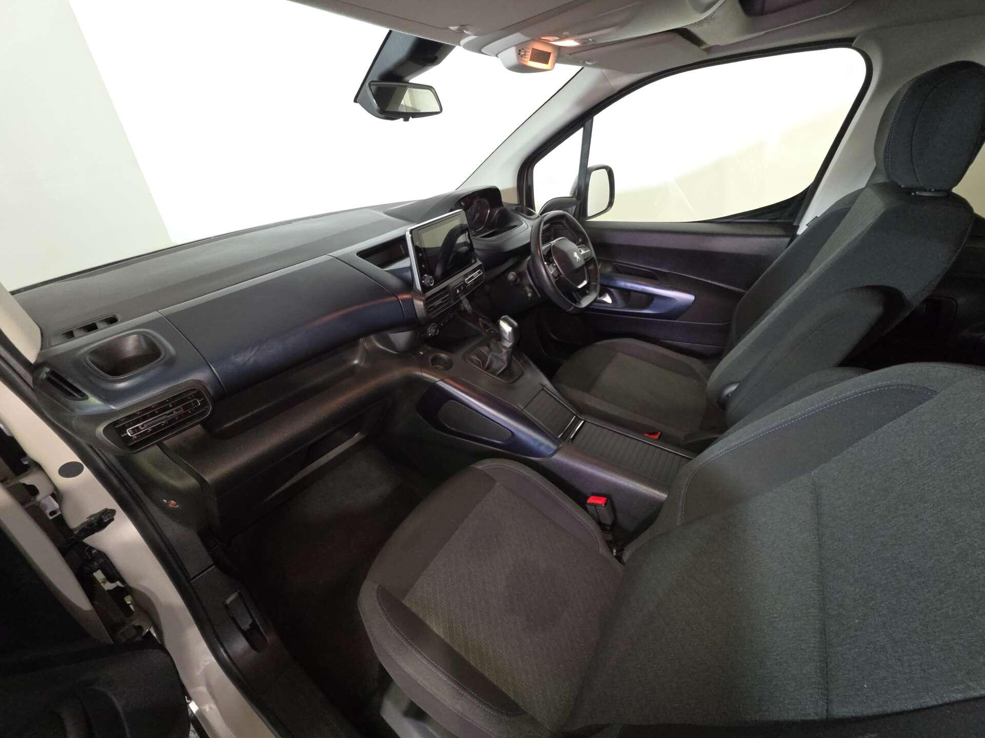 Peugeot Rifter view 52