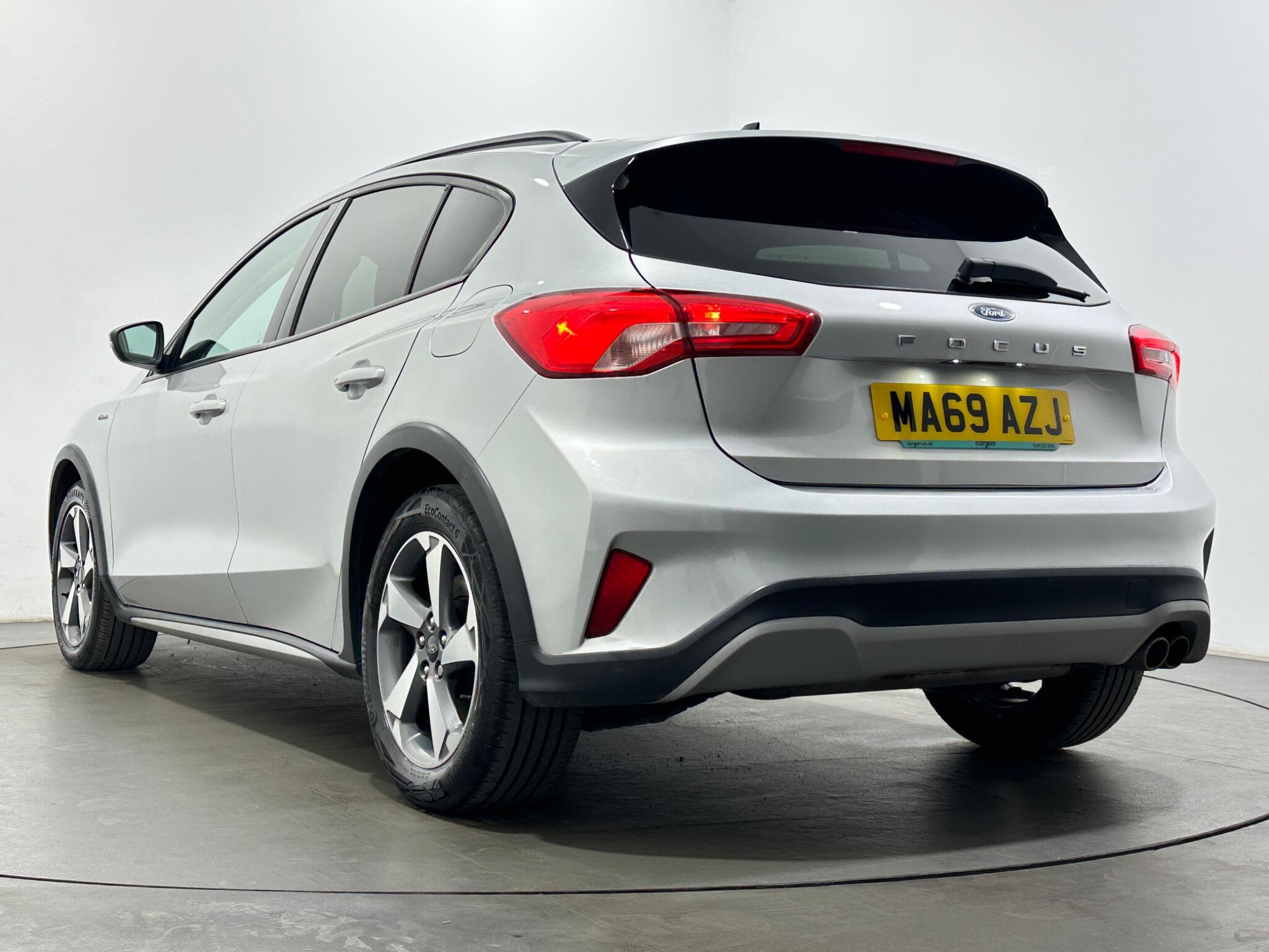 Ford Focus view 45
