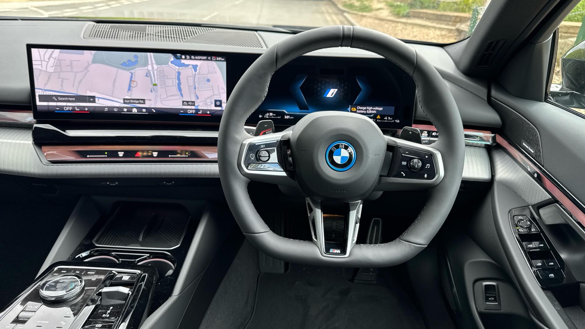 BMW 5 Series view 5