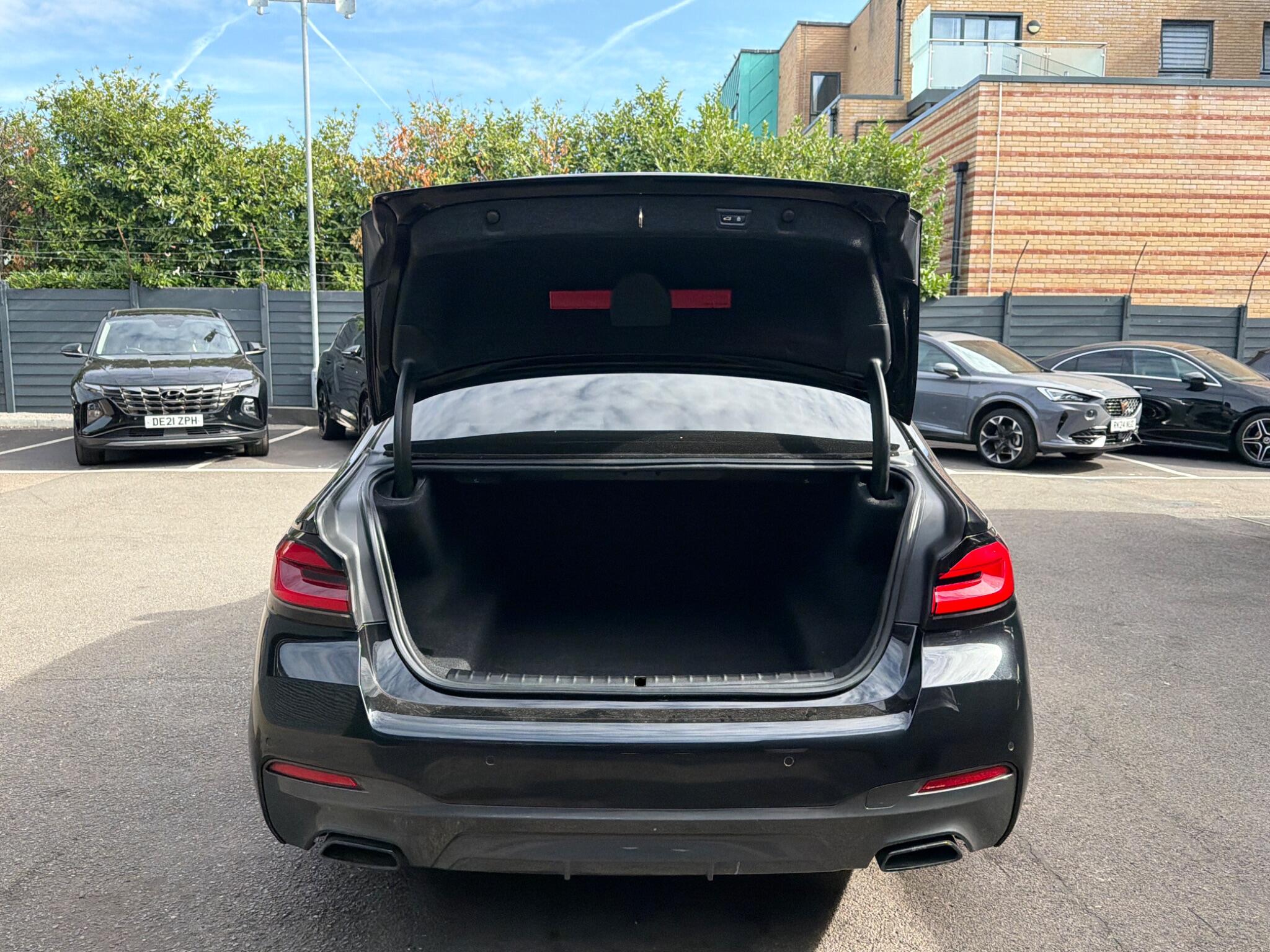 BMW 5 Series view 24