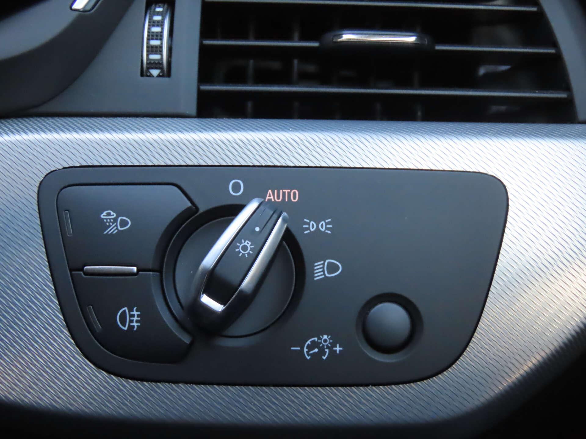 Audi A4 view 16