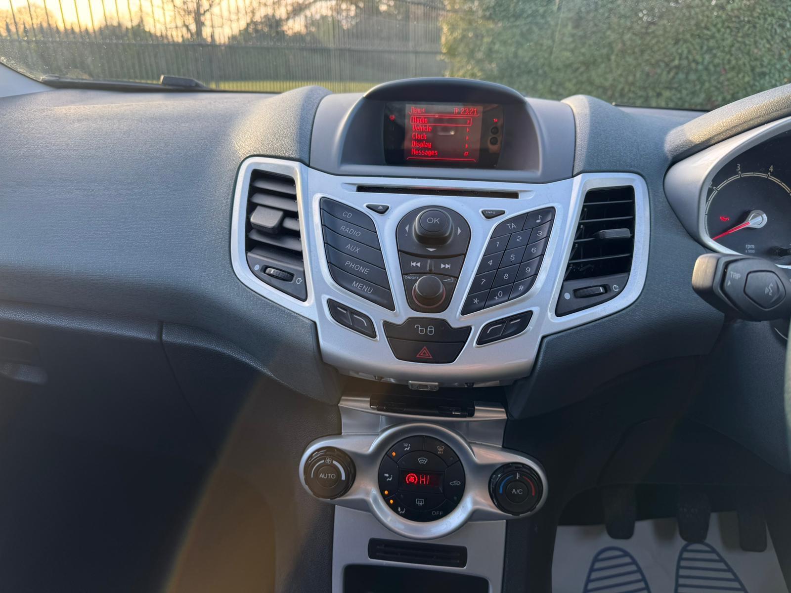 2009 Ford Fiesta image 16