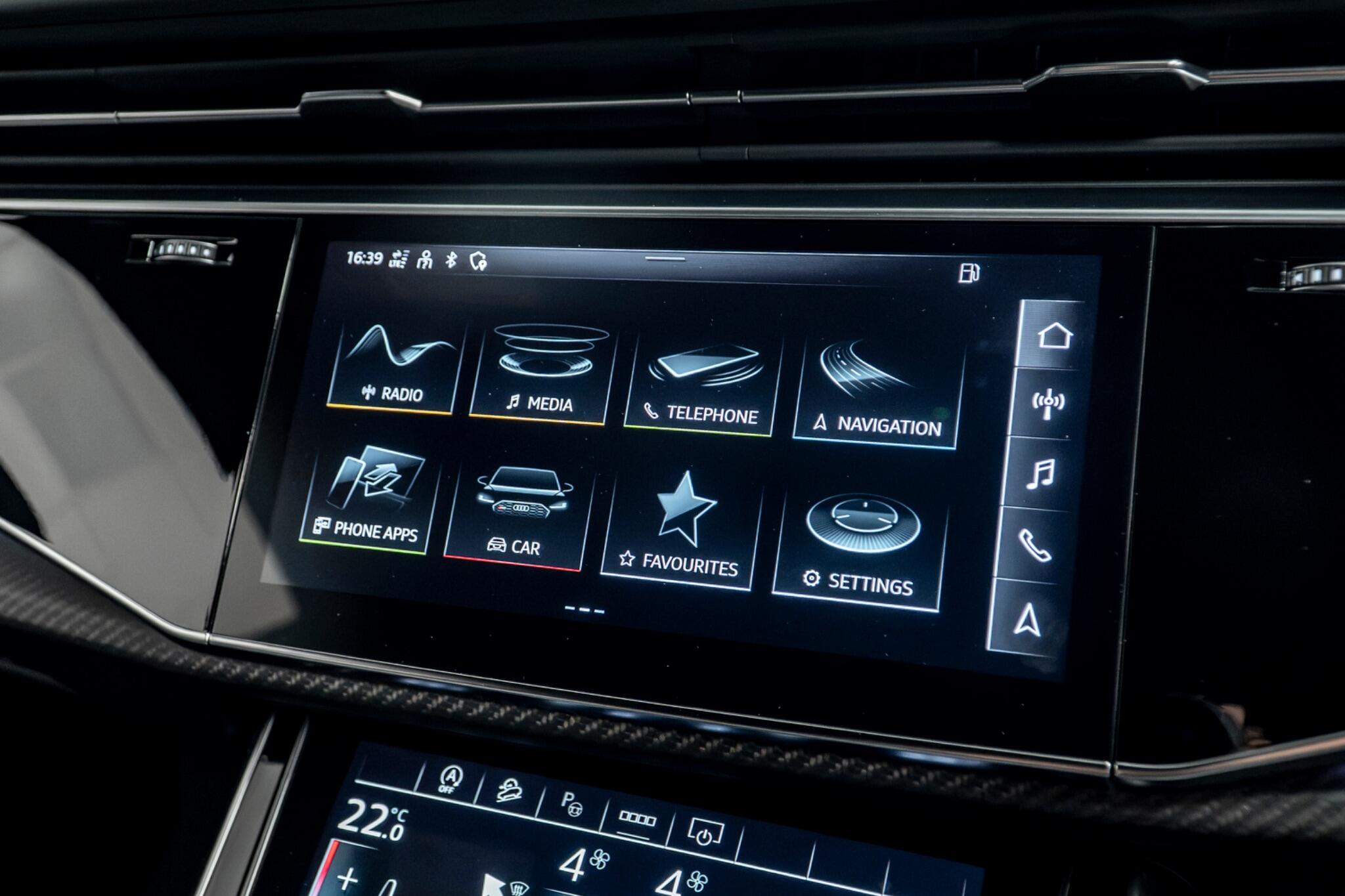 Audi RS Q8 view 29