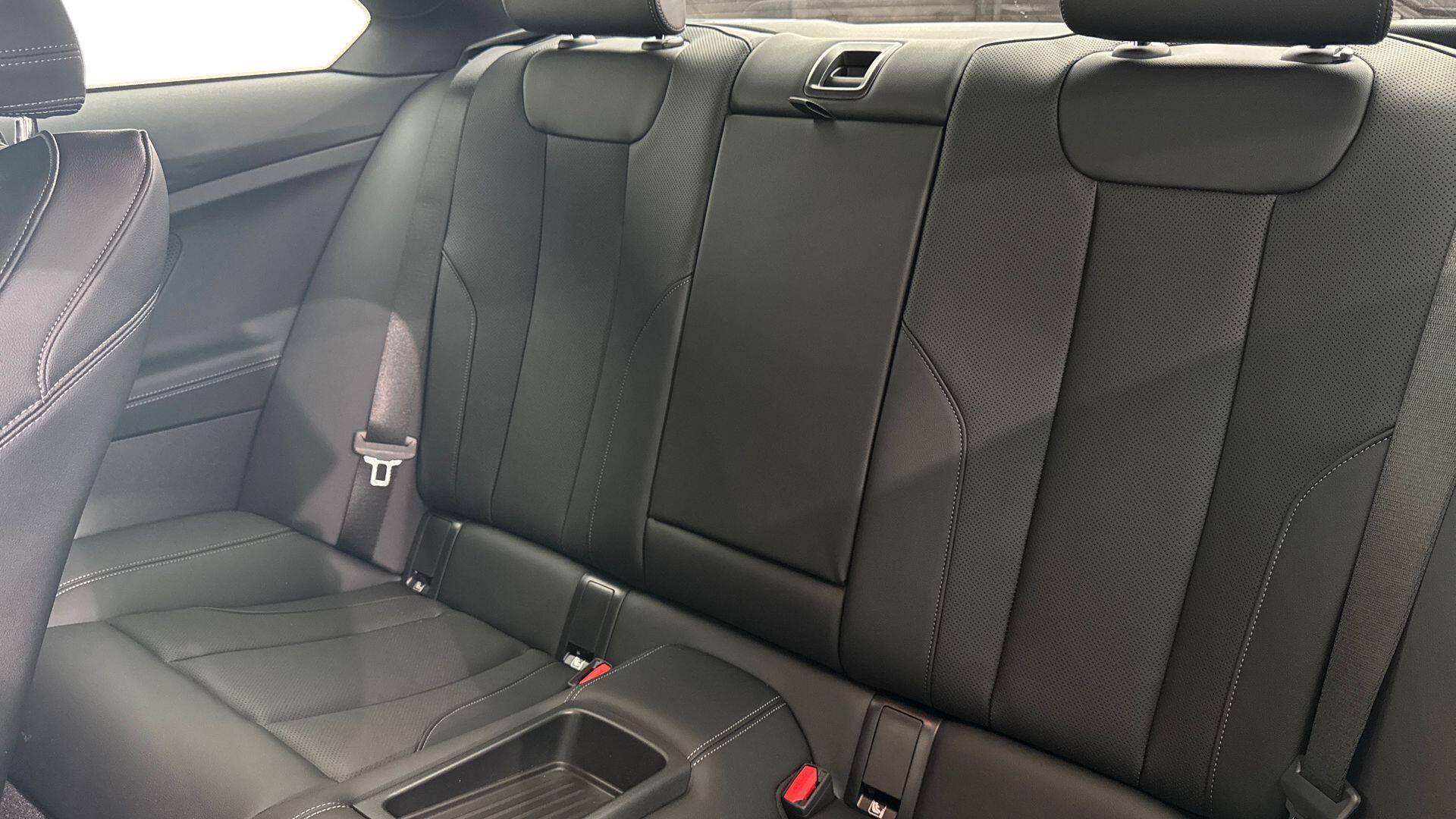 BMW 2 Series view 18