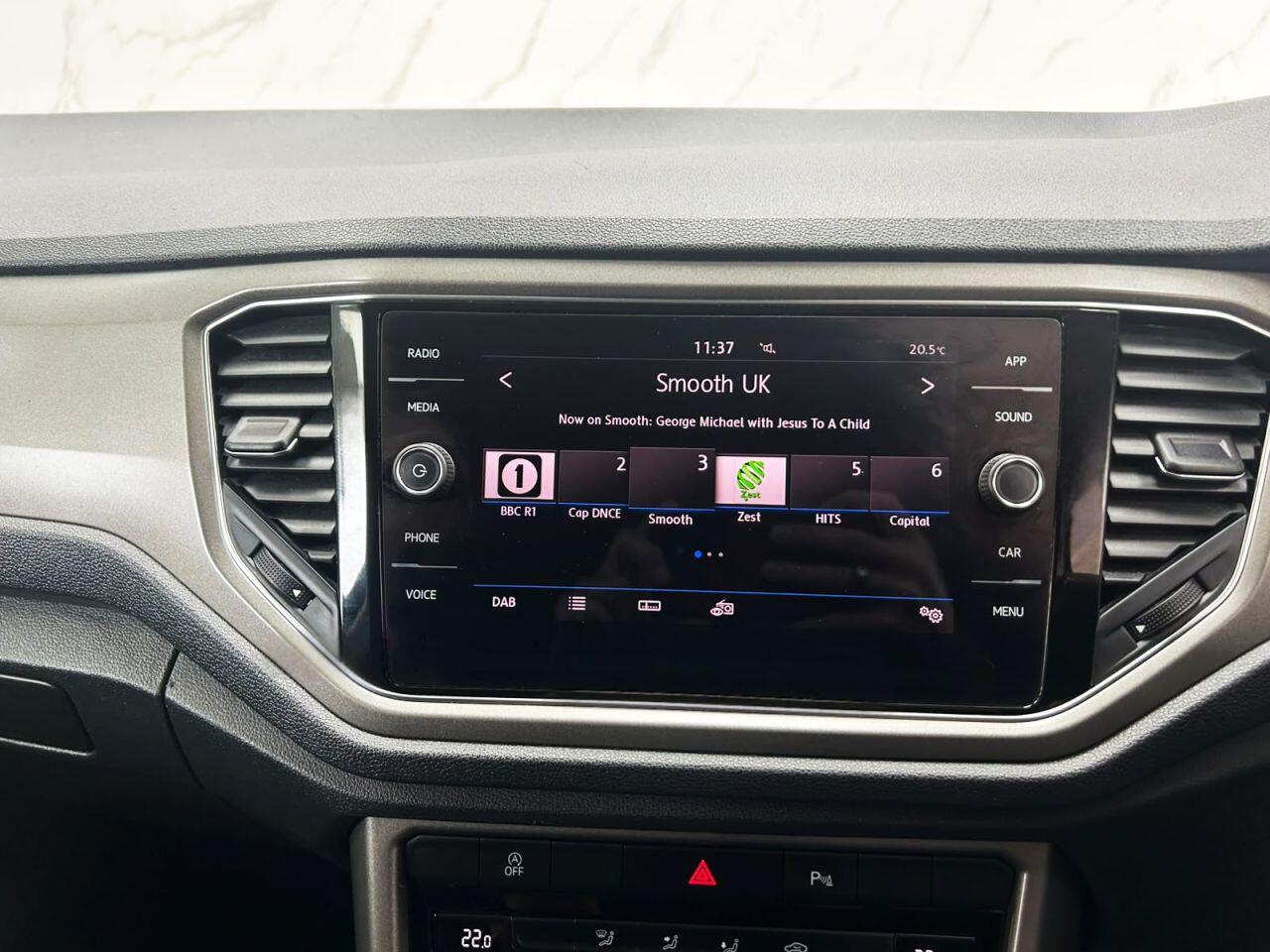 Volkswagen T-Roc view 15