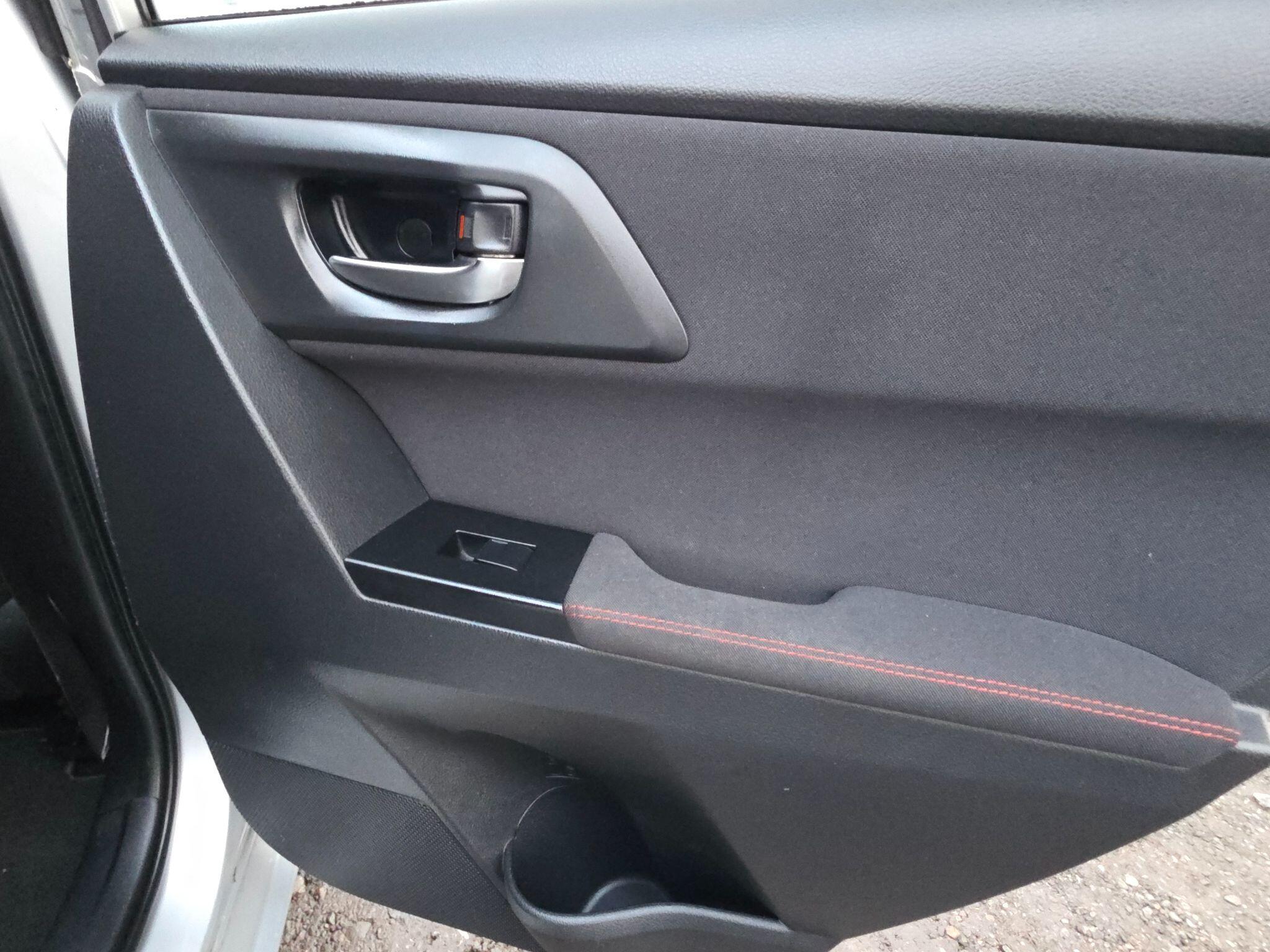 2013 Toyota Auris image 33