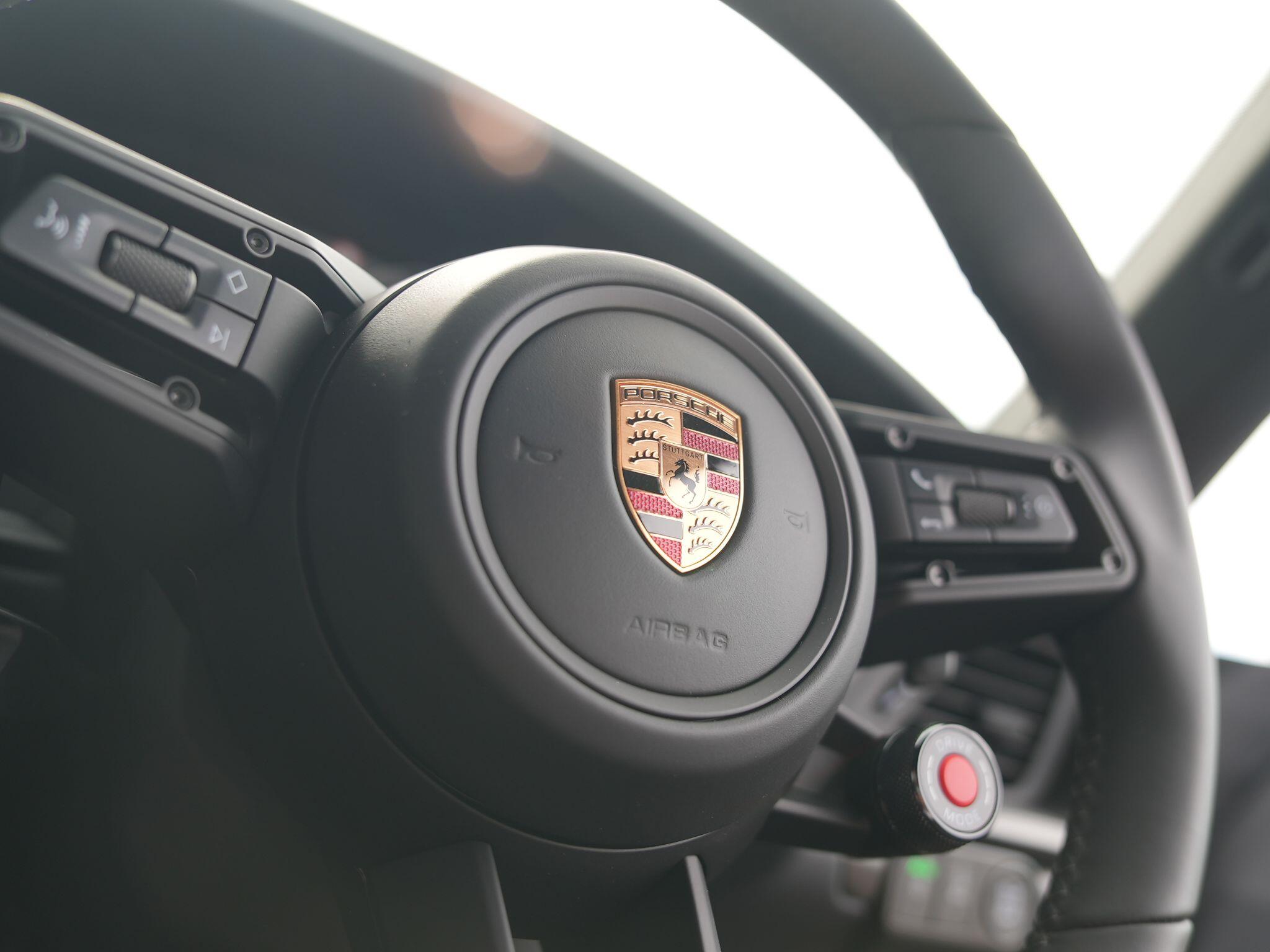 Porsche 911 view 23