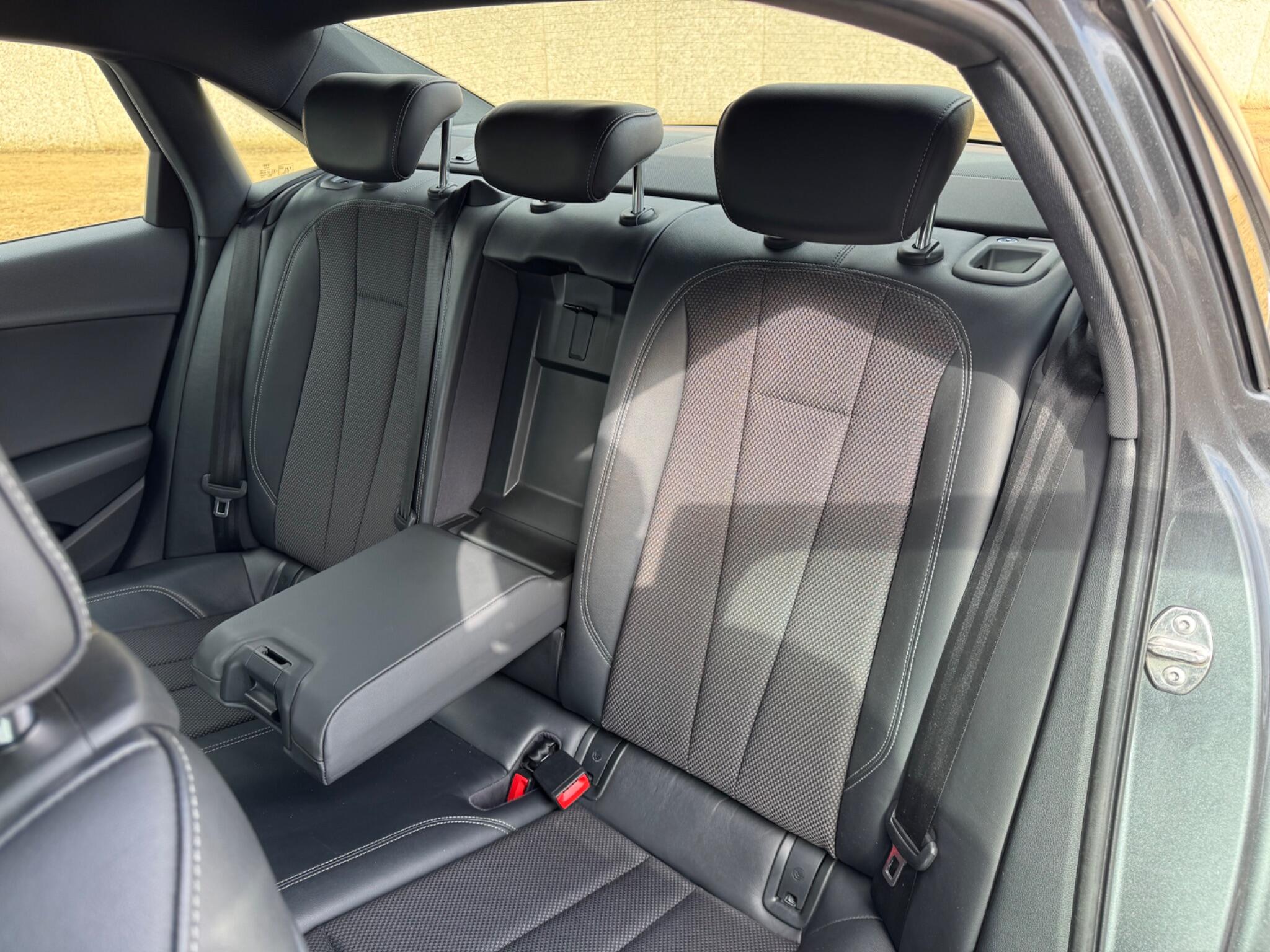 Audi A4 view 28