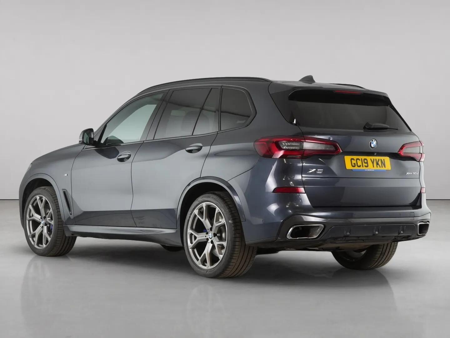 BMW X5 view 5
