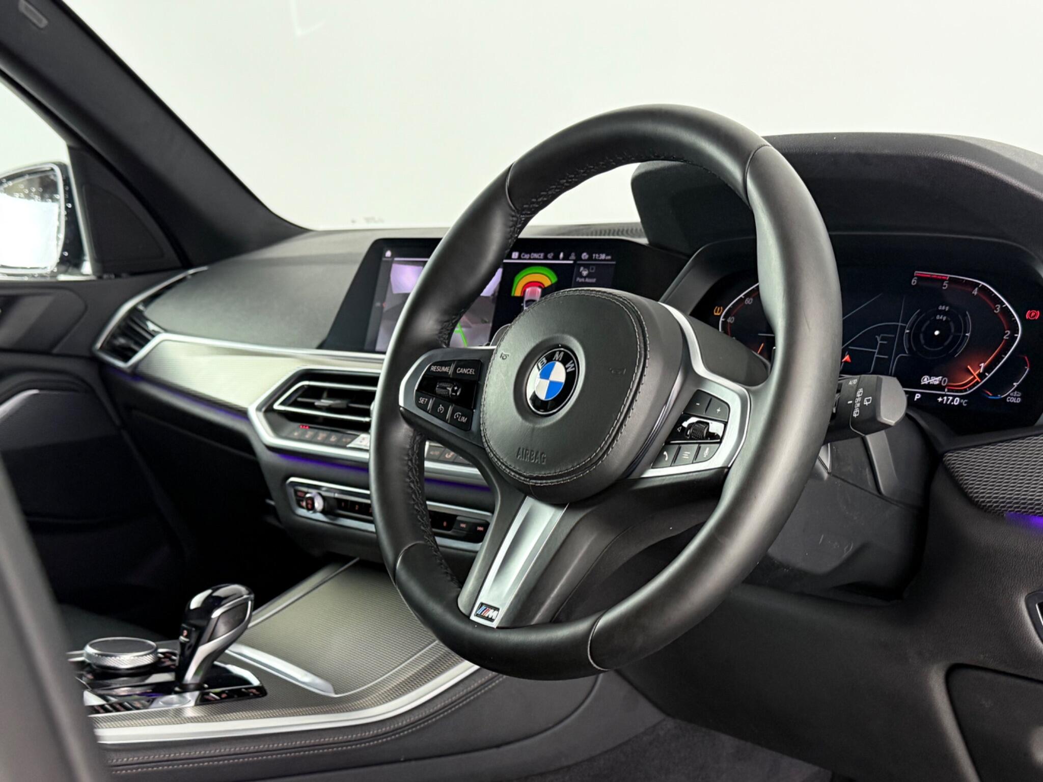 BMW X5 view 3